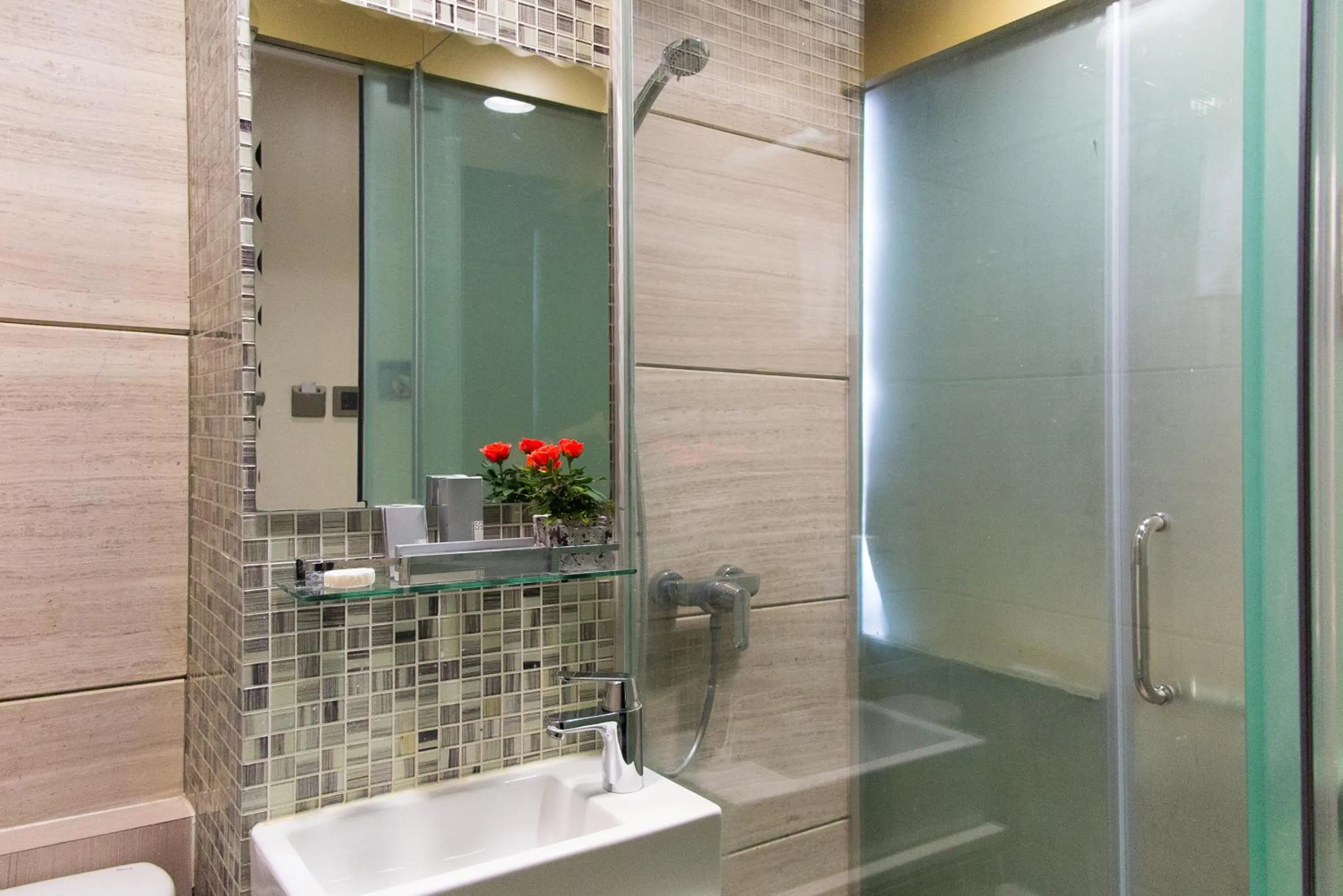 Toilet, Bathroom in Metroplace Boutique Hotel