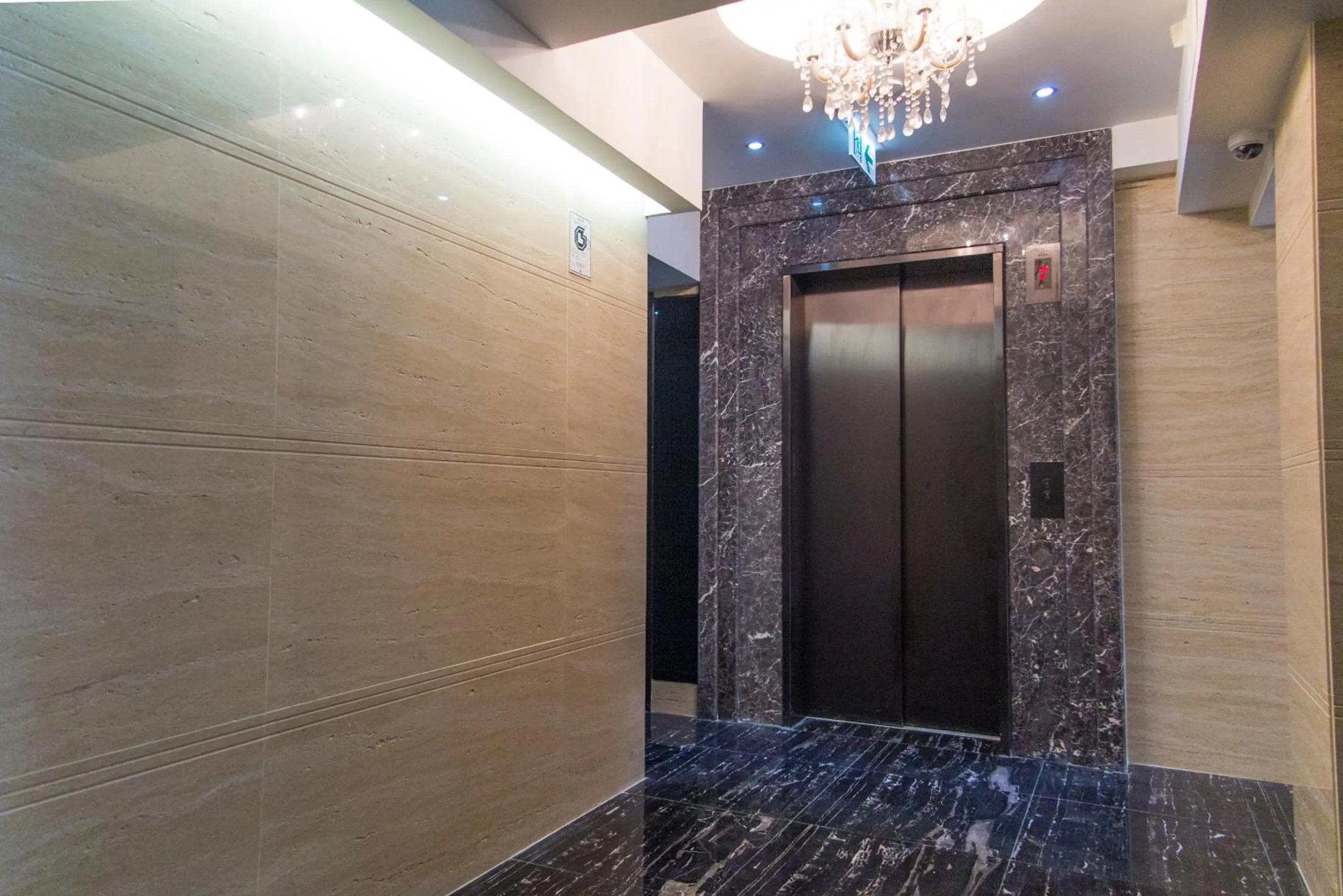 Lobby or reception, Bathroom in Metroplace Boutique Hotel