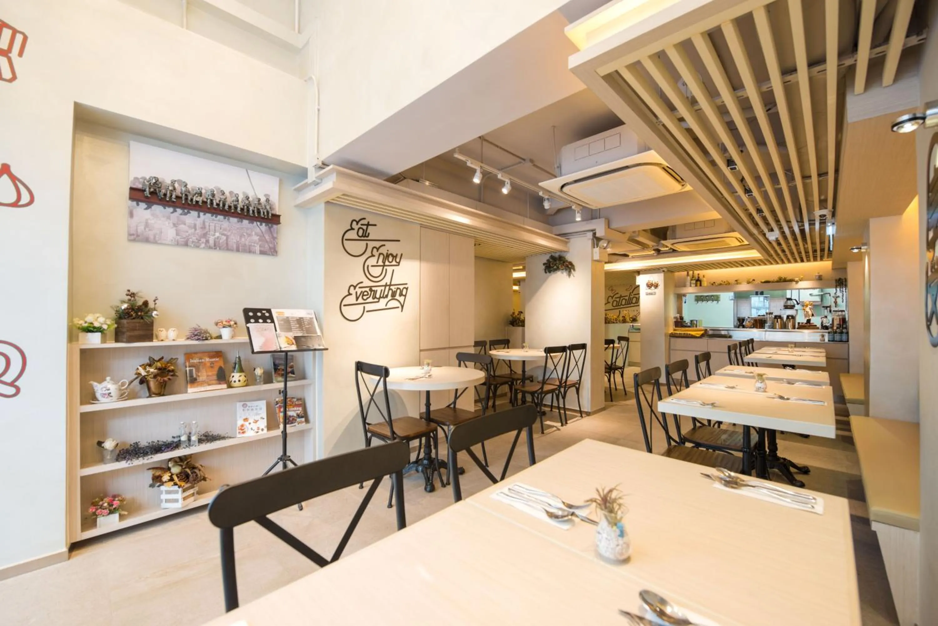 Restaurant/Places to Eat in Metroplace Boutique Hotel