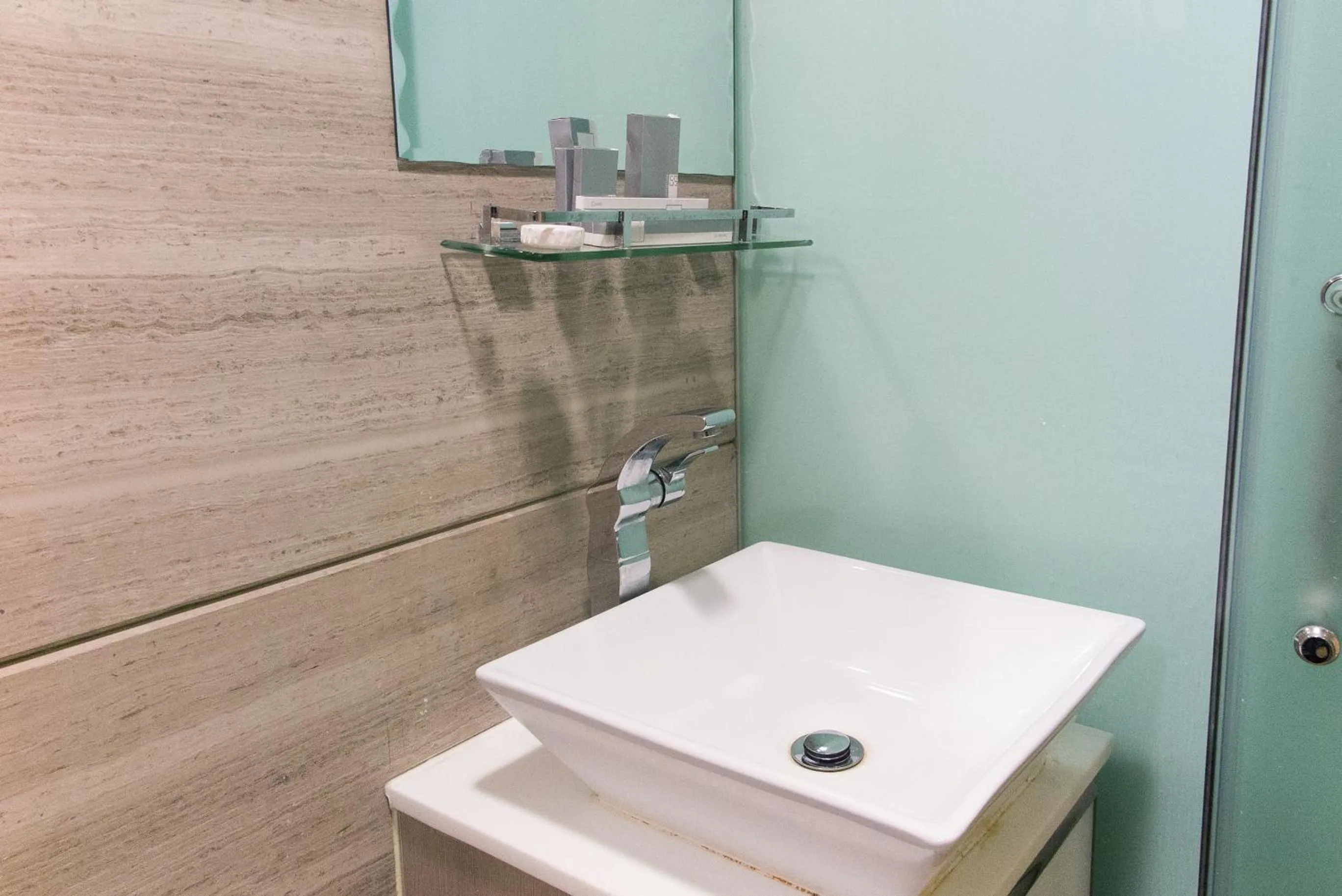 Toilet, Bathroom in Metroplace Boutique Hotel