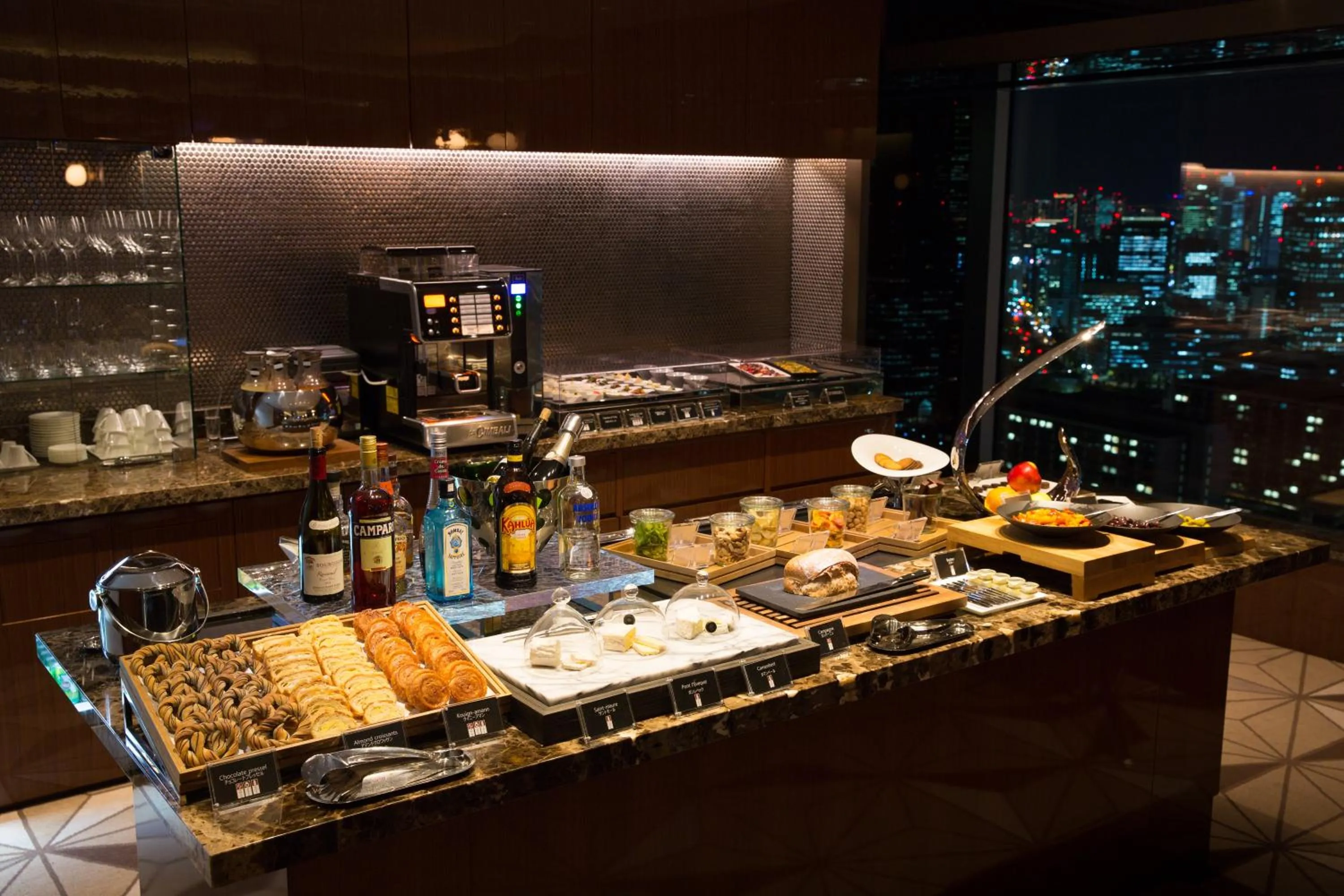 Night in The Prince Gallery Tokyo Kioicho, a Luxury Collection Hotel