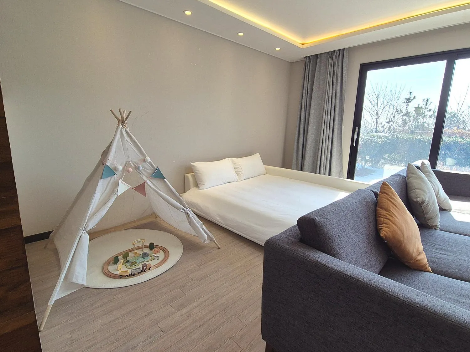 Bed in Kylin Villa resort Jeju