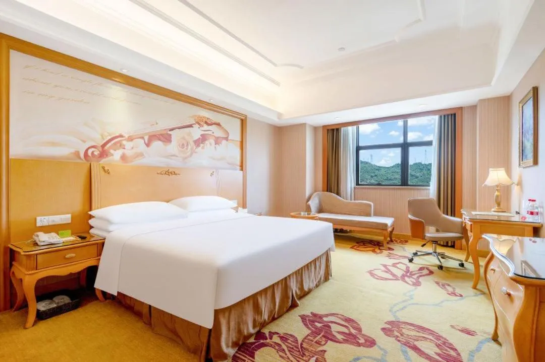 Bed in Vienna Hotel Shenzhen Guangming Guangqiao Road Tianliao