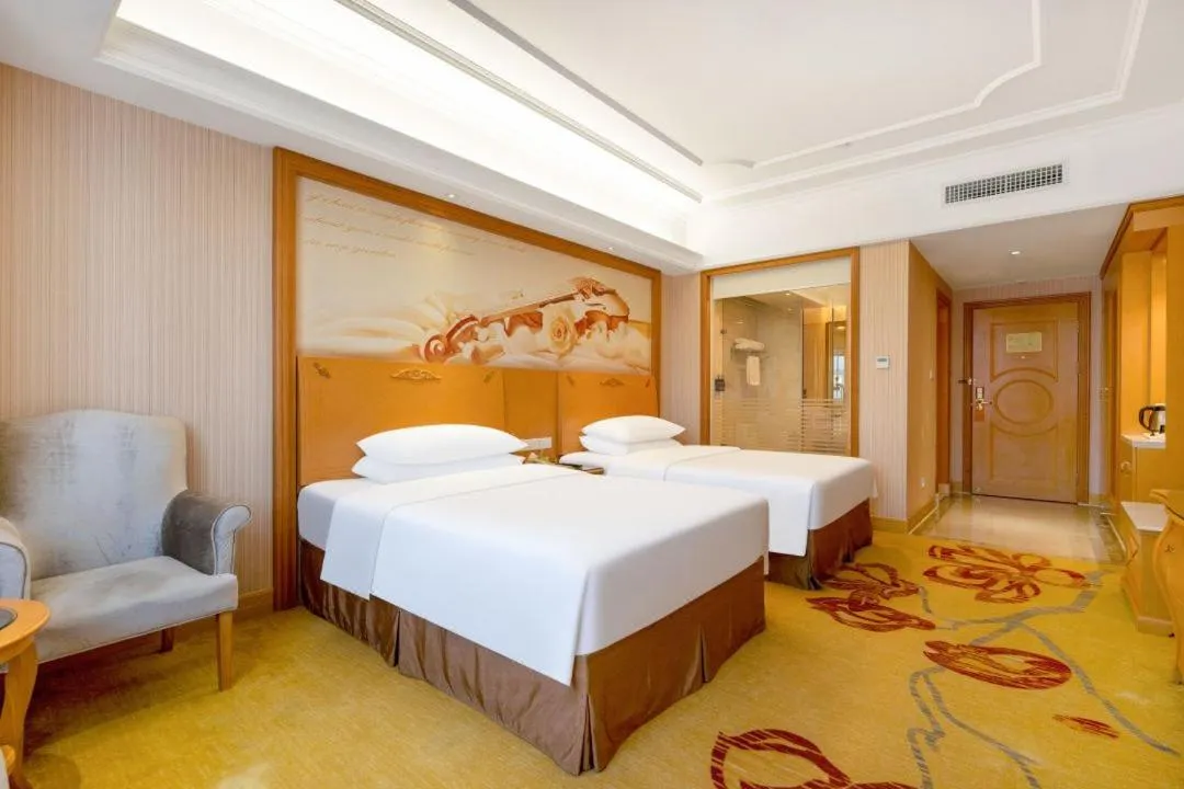 Bed in Vienna Hotel Shenzhen Guangming Guangqiao Road Tianliao