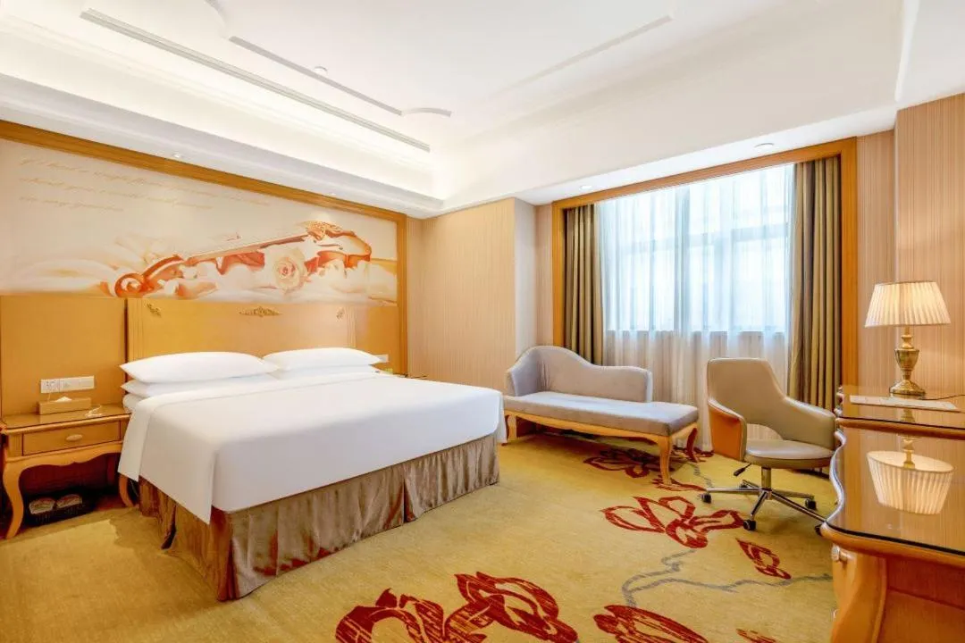 Bed in Vienna Hotel Shenzhen Guangming Guangqiao Road Tianliao