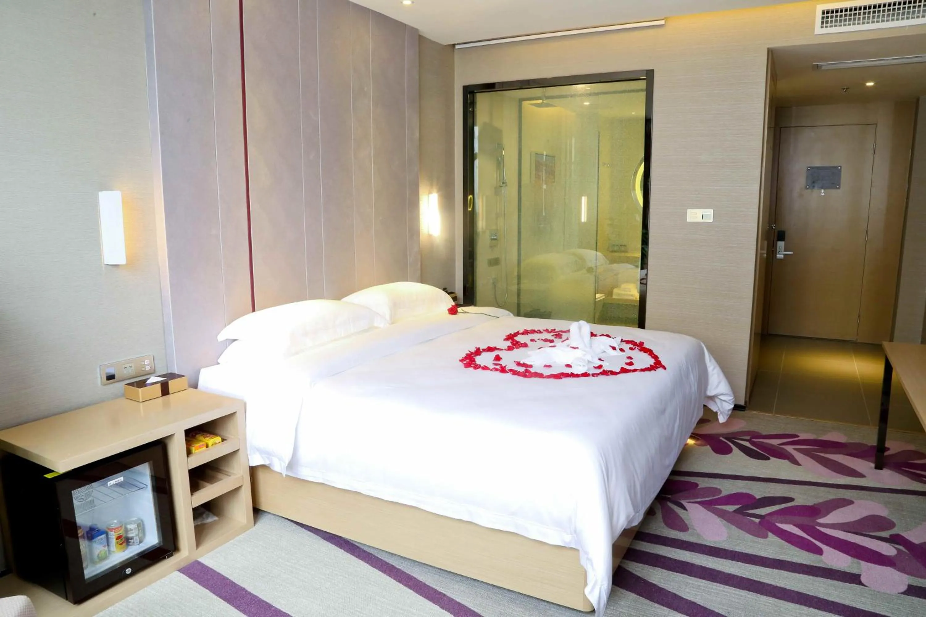 Photo of the whole room, Bed in Lavande Hotel Baiyun International Airport Branch