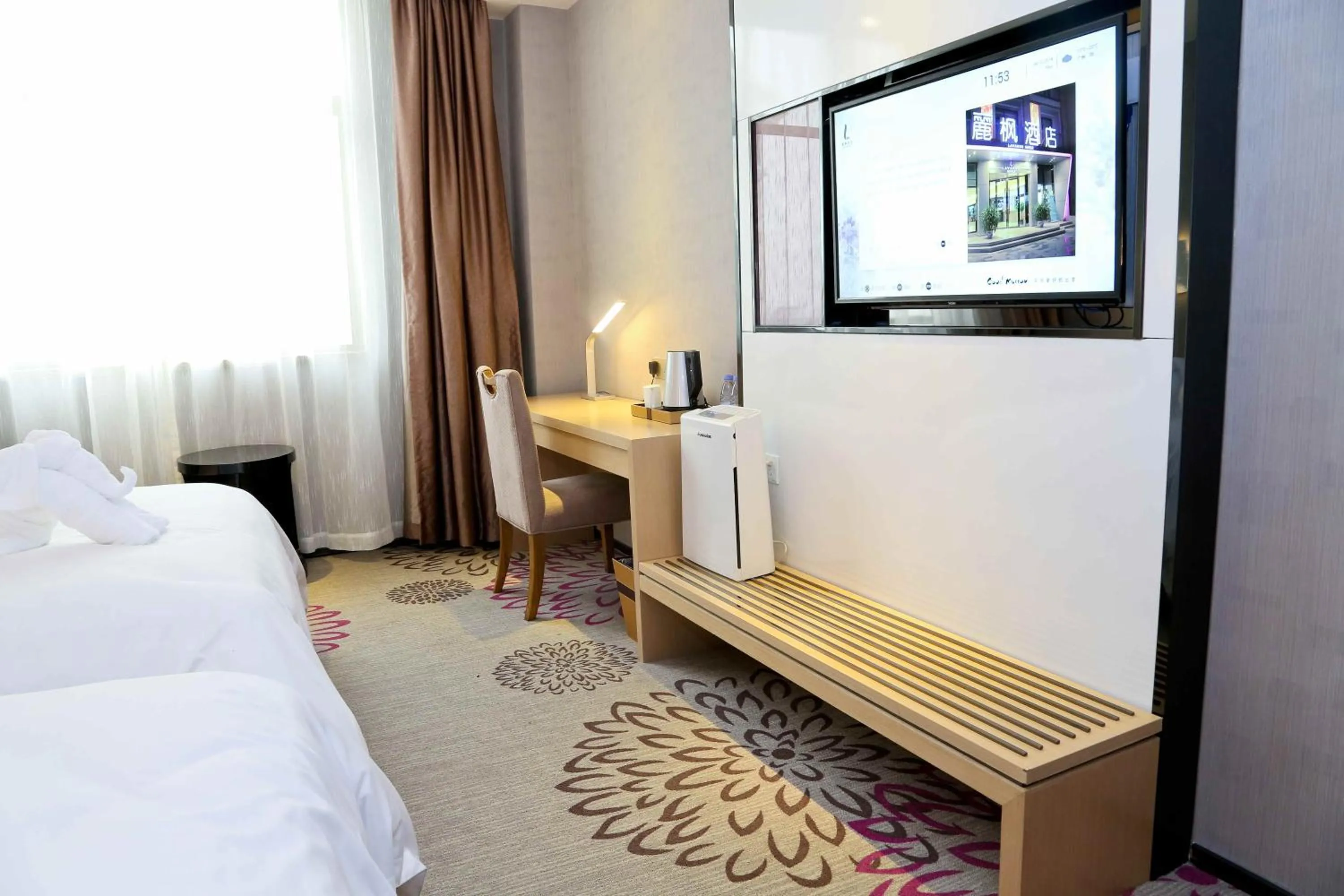 Decorative detail, Bed in Lavande Hotel Baiyun International Airport Branch