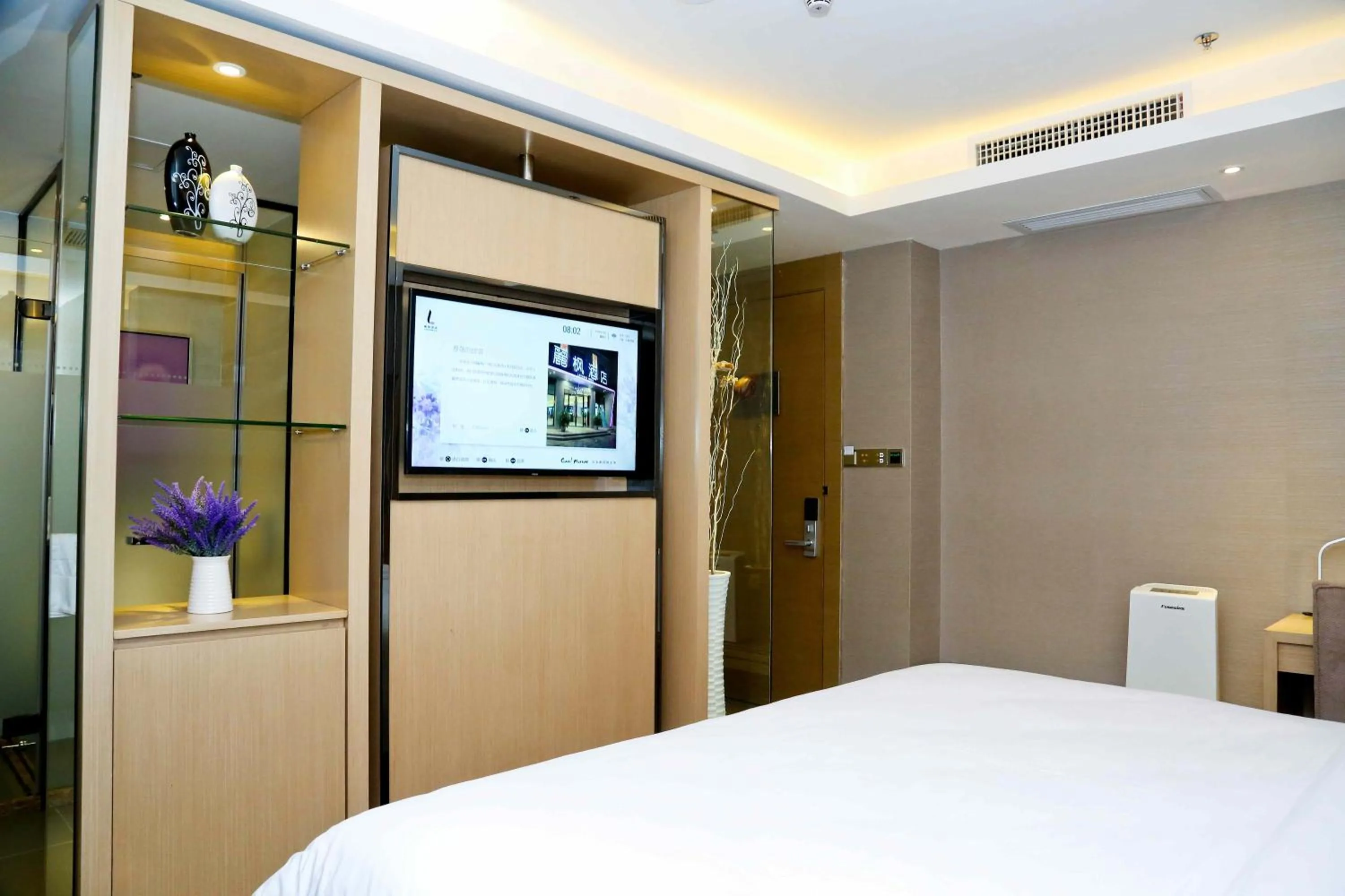 Photo of the whole room, Bed in Lavande Hotel Baiyun International Airport Branch
