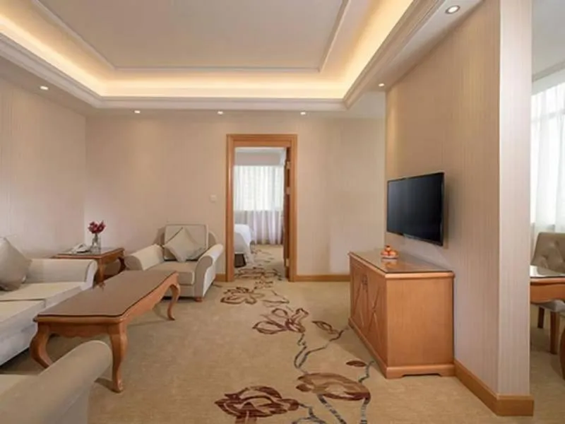 Vienna Hotel Longchuan