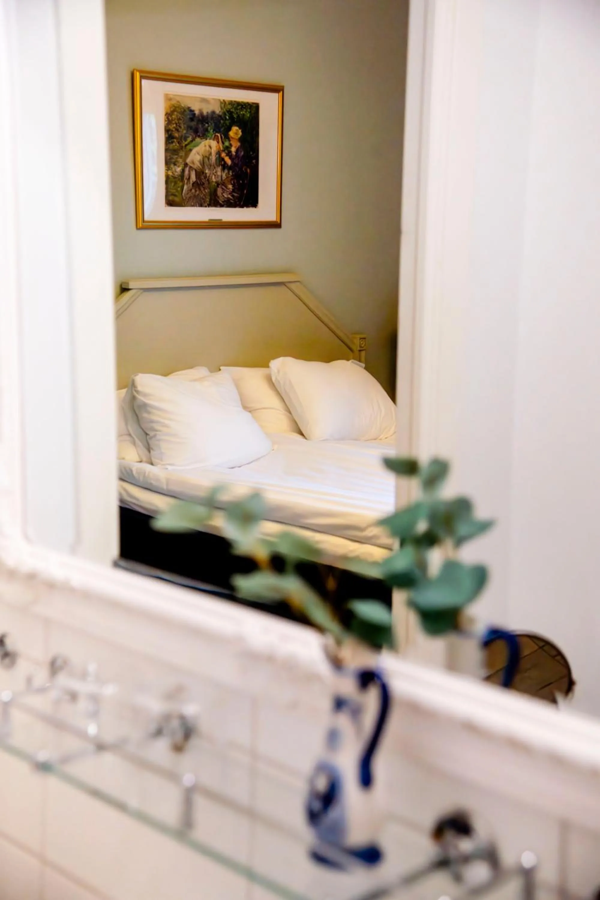 Bedroom, Bed in Park Hotel Linköping Fawlty Towers