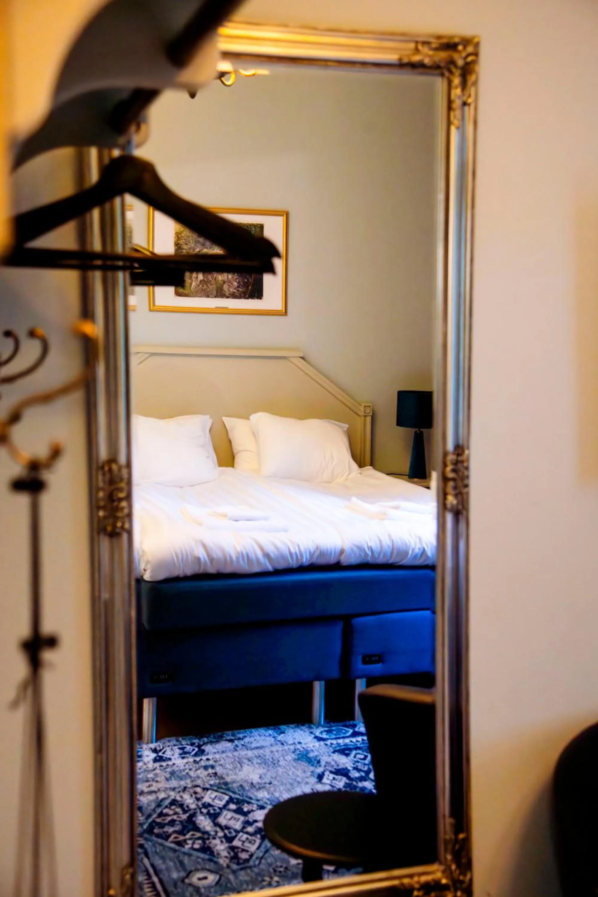 Bed in Park Hotel Linköping Fawlty Towers