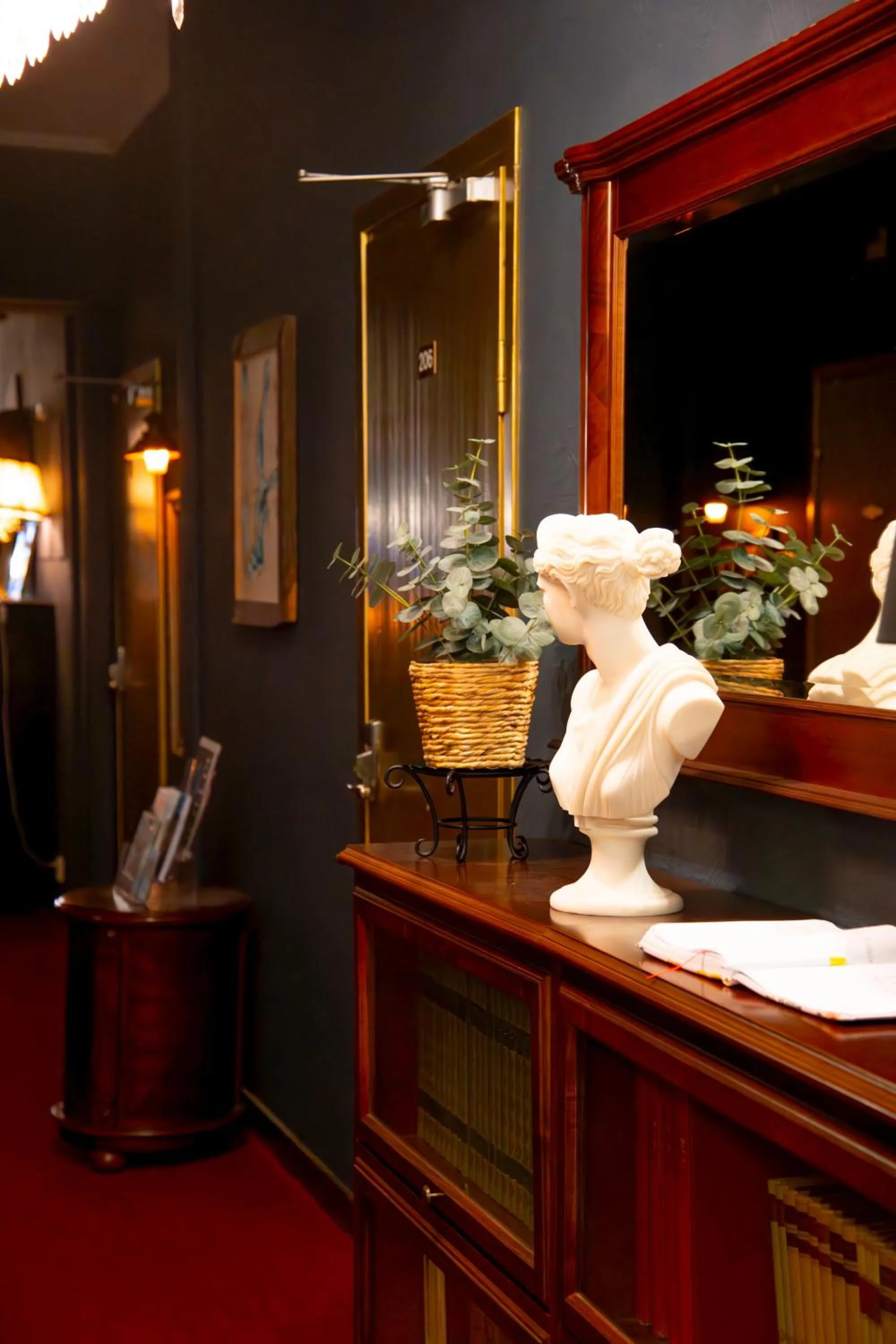 Lobby or reception in Park Hotel Linköping Fawlty Towers