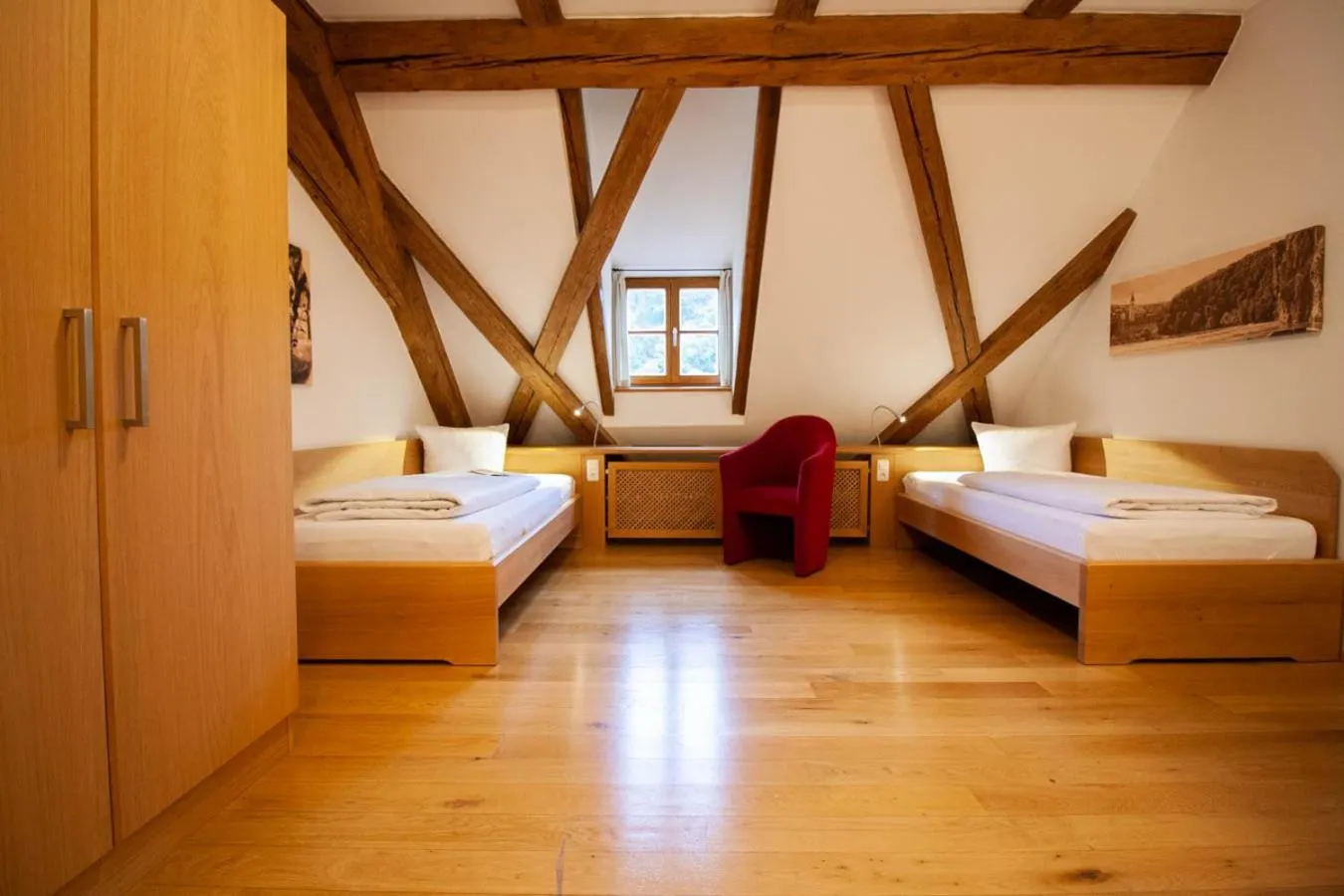 Bed in Gästehaus St. Georg - Weltenburger Klosterbetriebe GmbH
