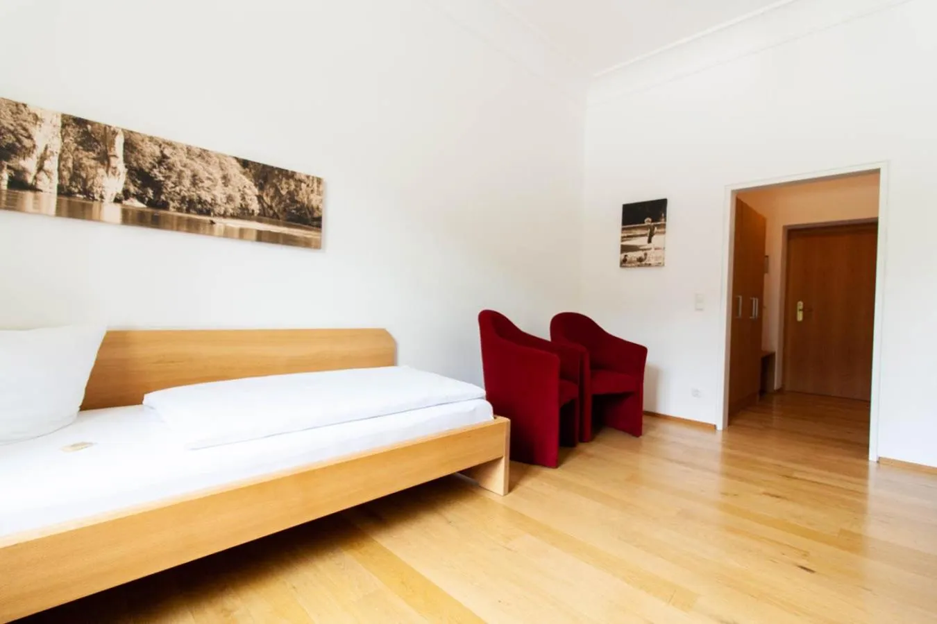 Bed in Gästehaus St. Georg - Weltenburger Klosterbetriebe GmbH