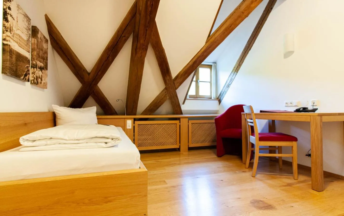Bed in Gästehaus St. Georg - Weltenburger Klosterbetriebe GmbH