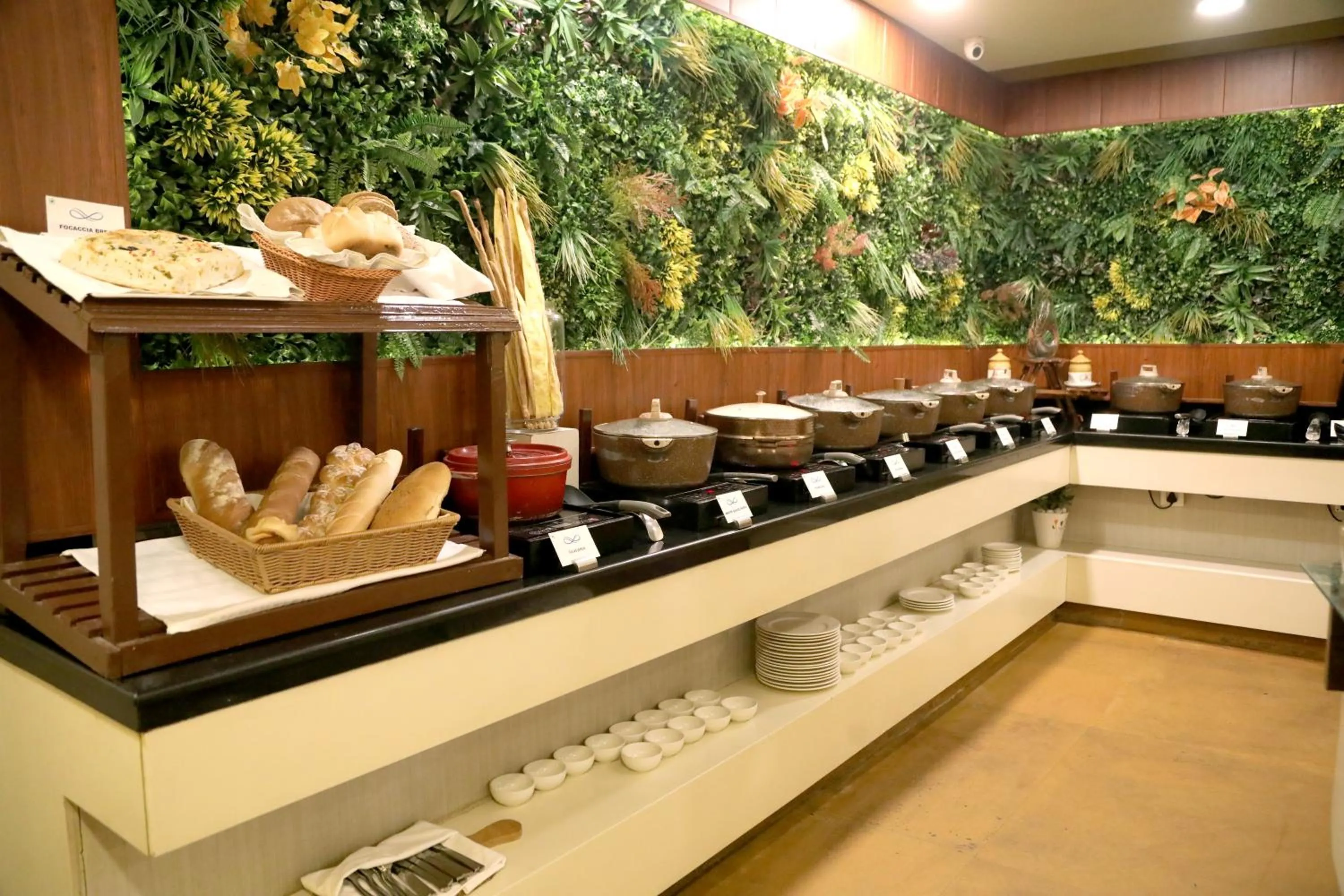 Food and drinks in Sarovar Portico Naraina, Hotel