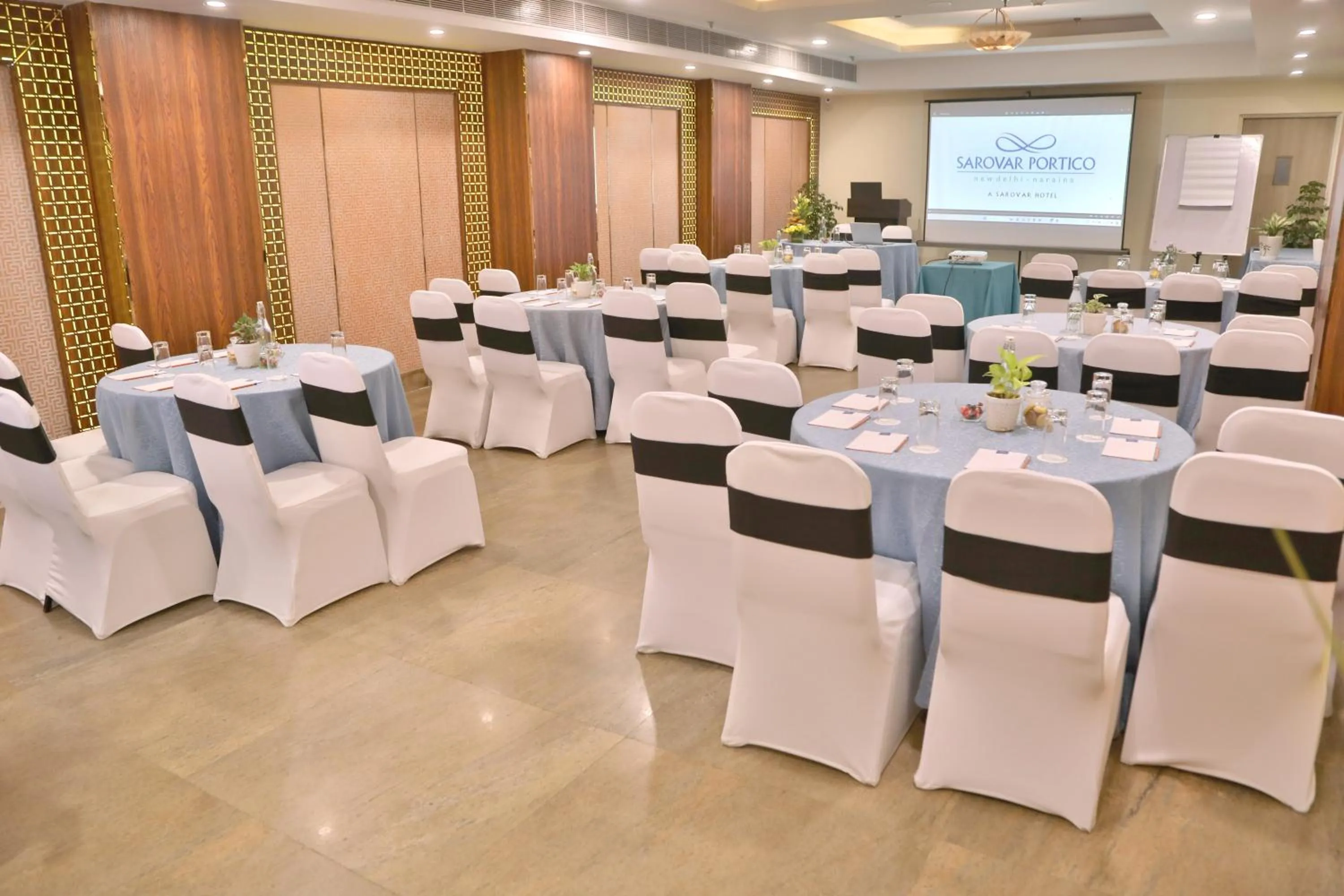 Meeting/conference room in Sarovar Portico Naraina, Hotel