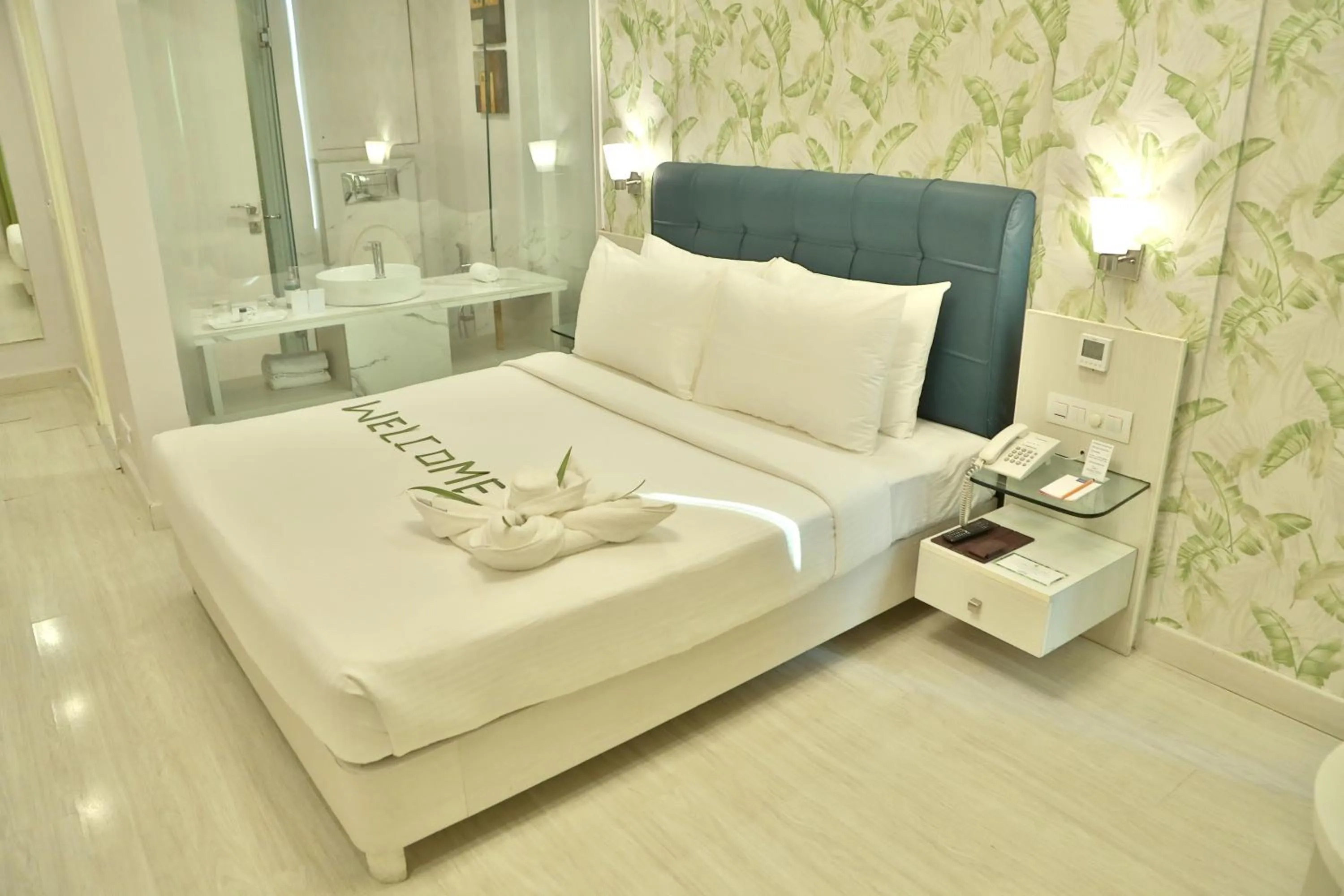 Bed in Sarovar Portico Naraina, Hotel