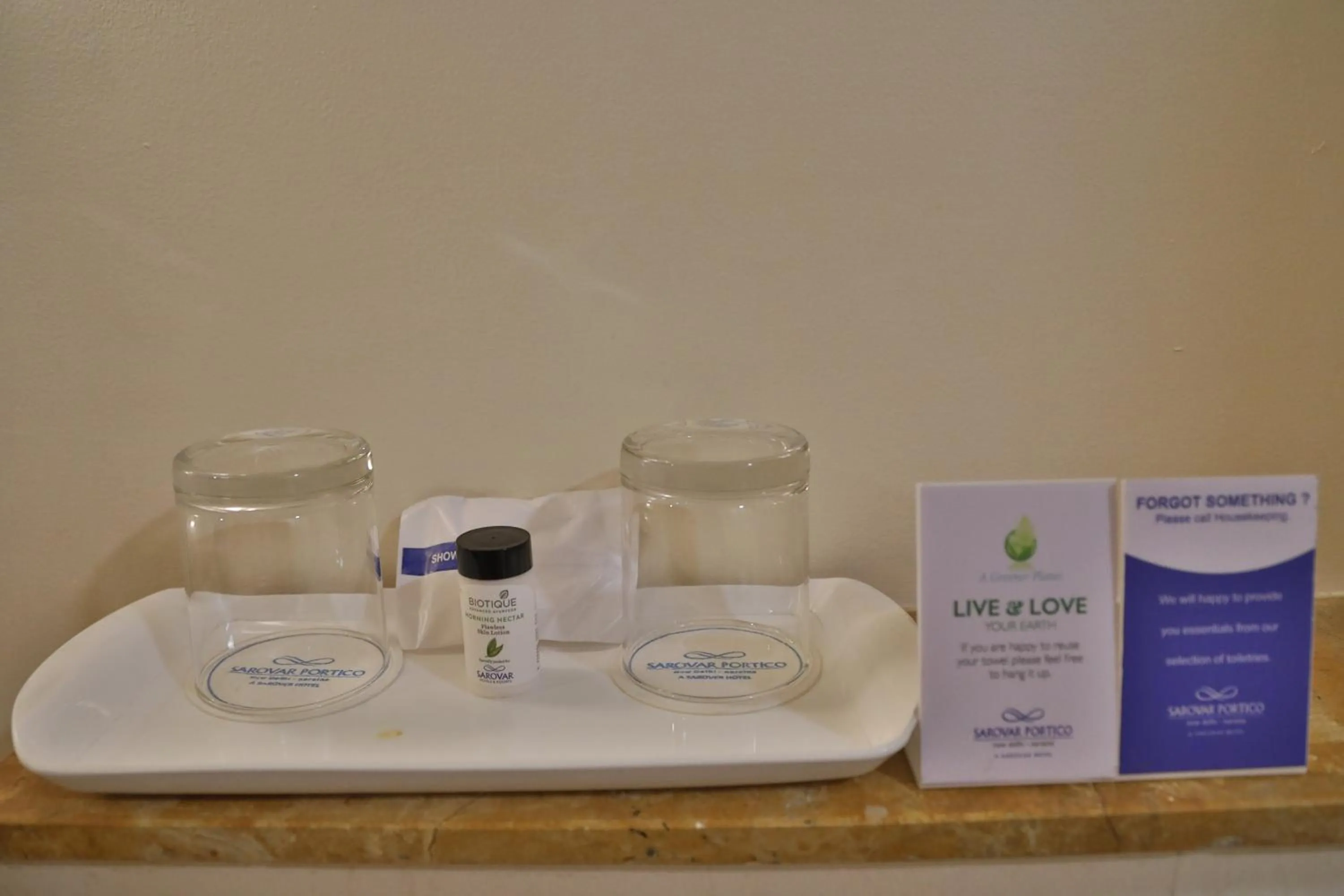 Bathroom in Sarovar Portico Naraina, Hotel