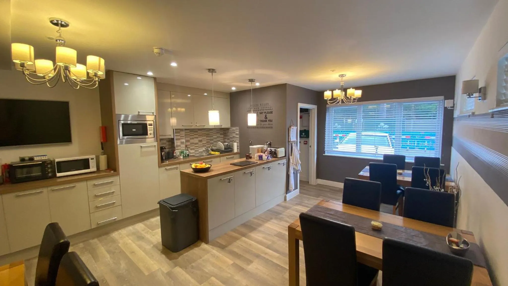 TV and multimedia in Deepcut Lodge Bed & Breakfast Self Service