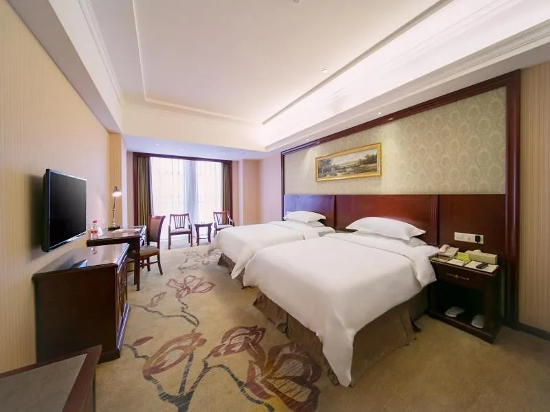 Bed in Vienna Classic Hotel Shizhongshan Avenue