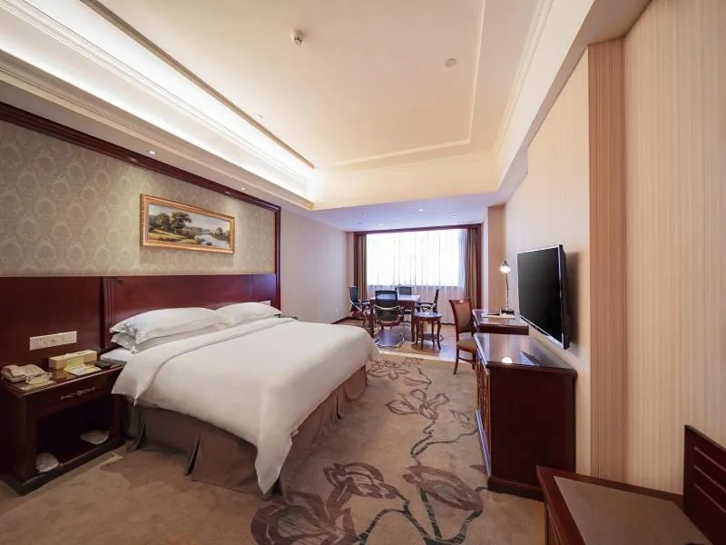 Bed in Vienna Classic Hotel Shizhongshan Avenue