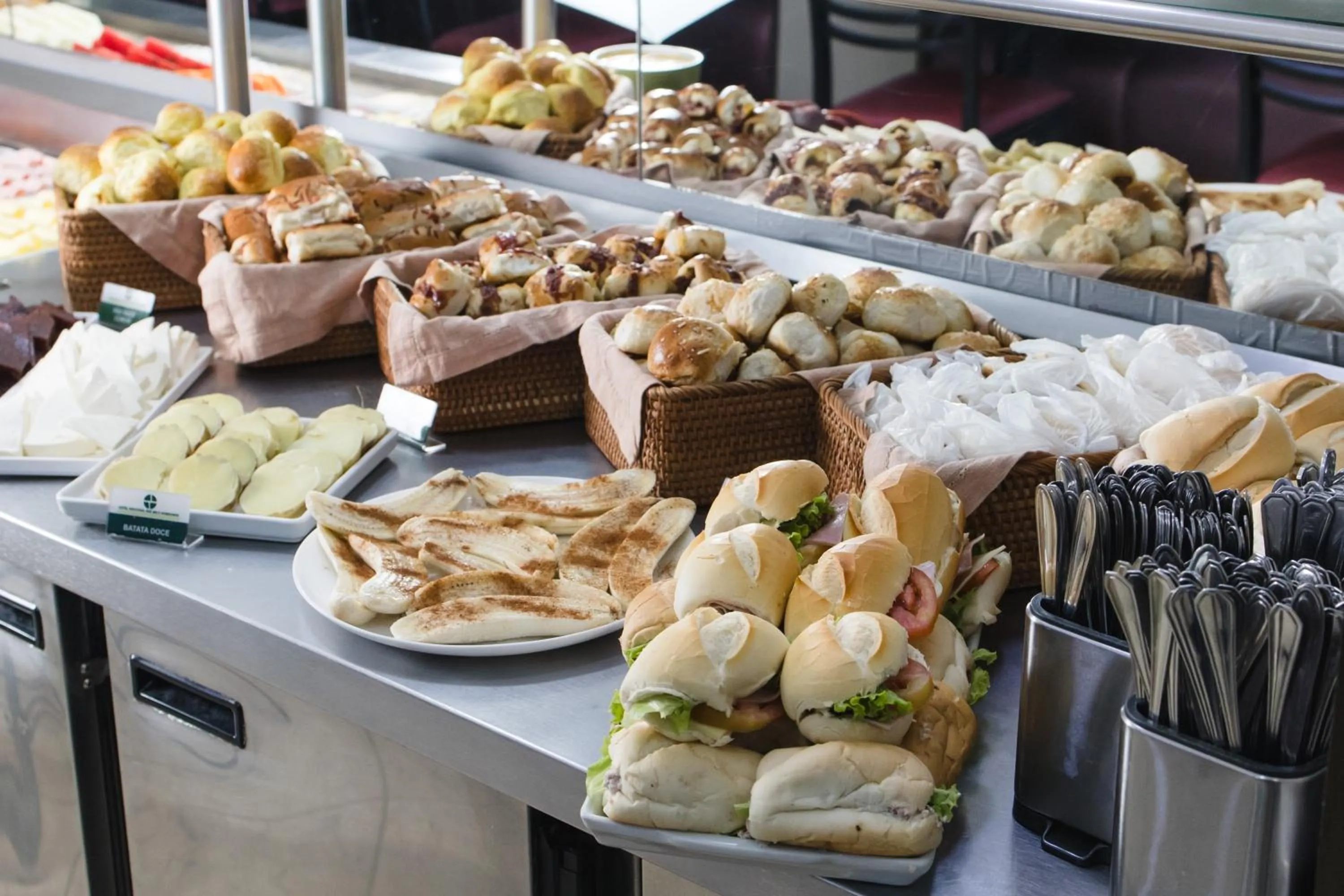 Buffet breakfast in Hotel Nacional Inn Belo Horizonte