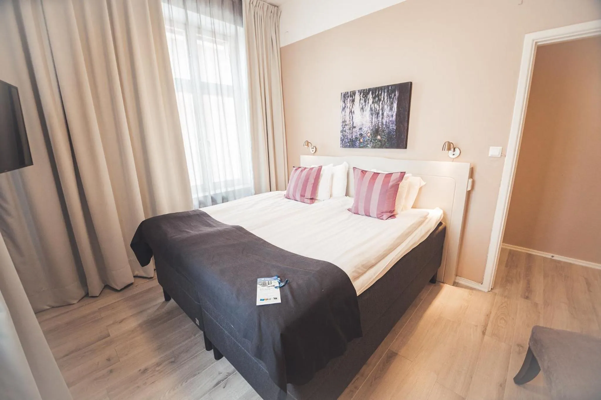 Photo of the whole room, Bed in Best Western Hotel Statt Katrineholm