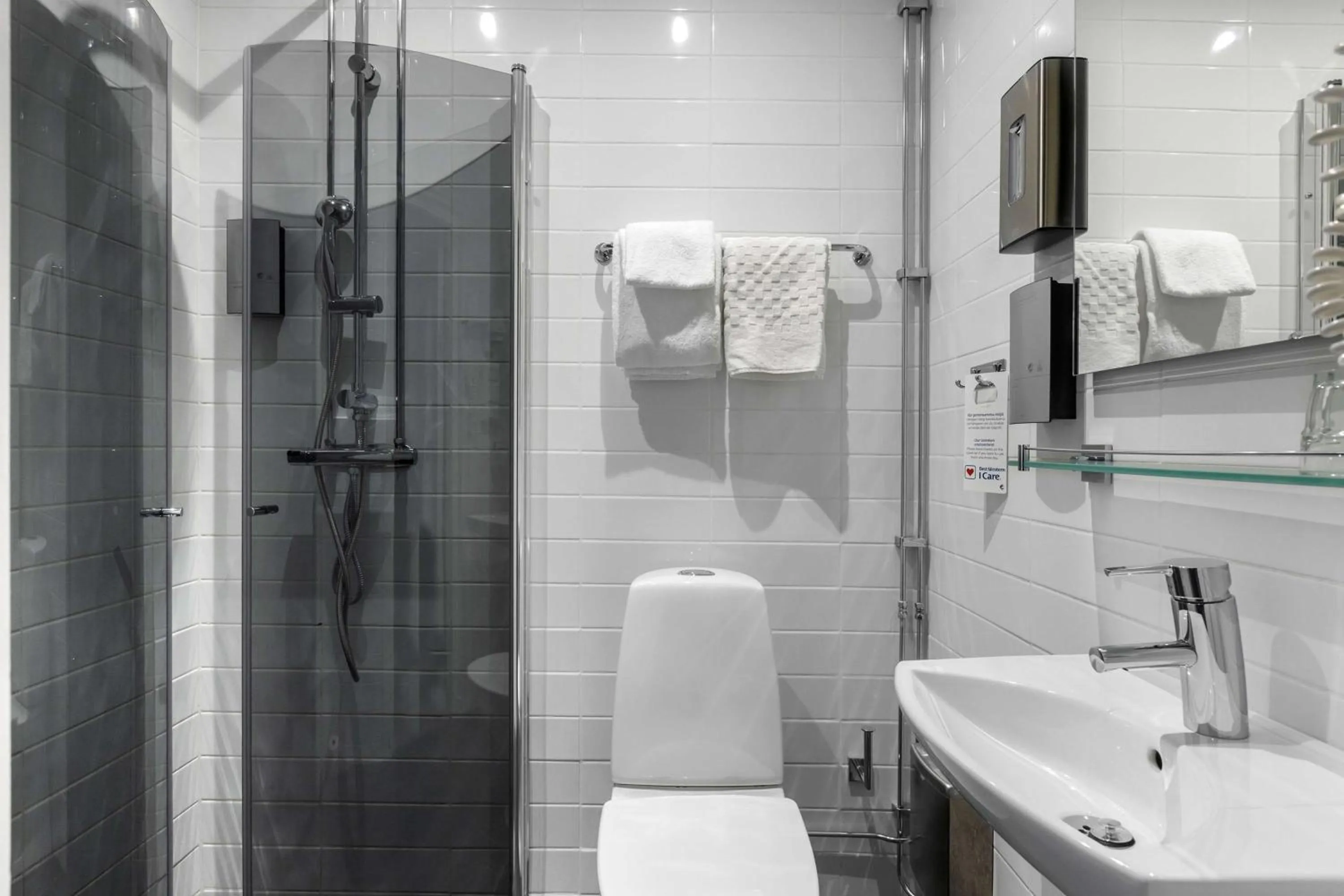 Bathroom in Best Western Hotel Statt Katrineholm