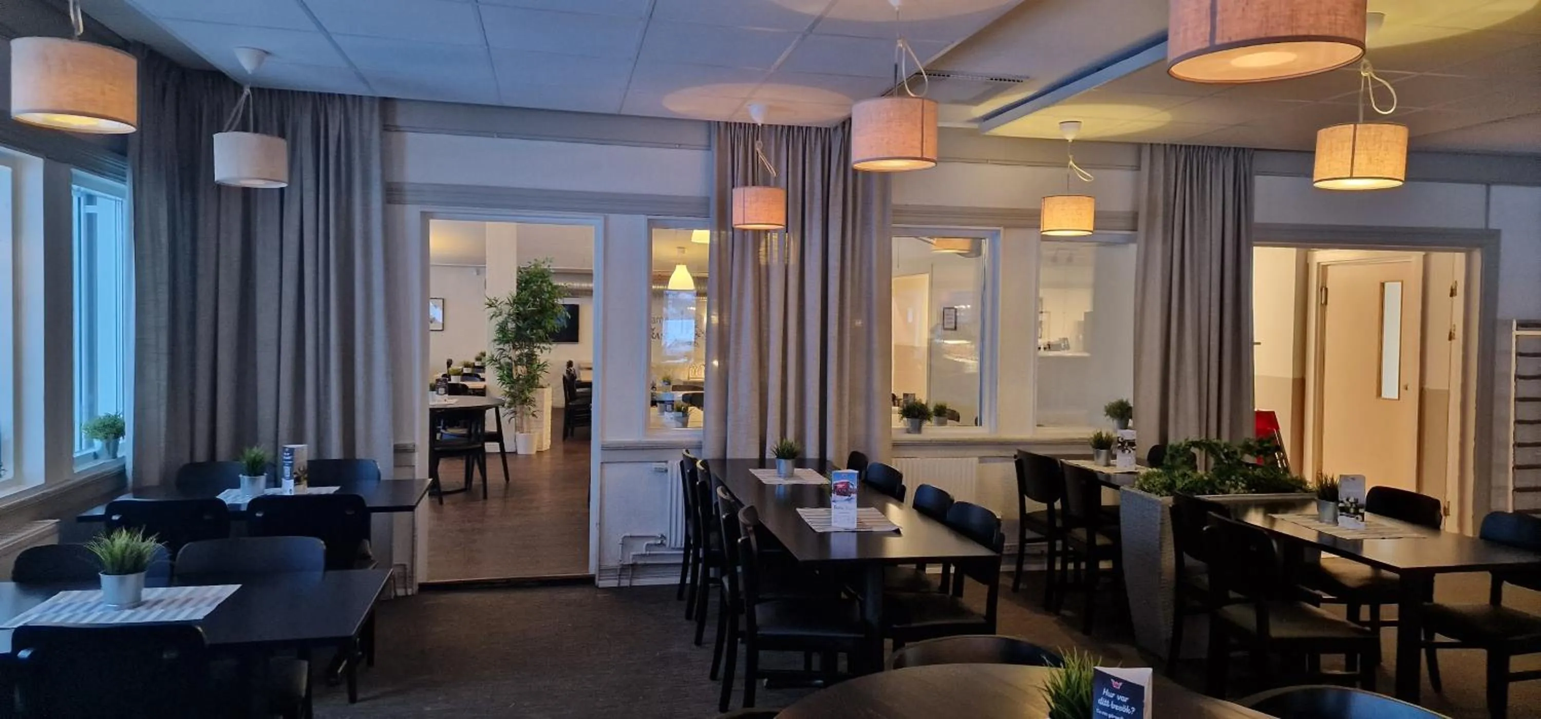 Restaurant/places to eat in Rasta Grums