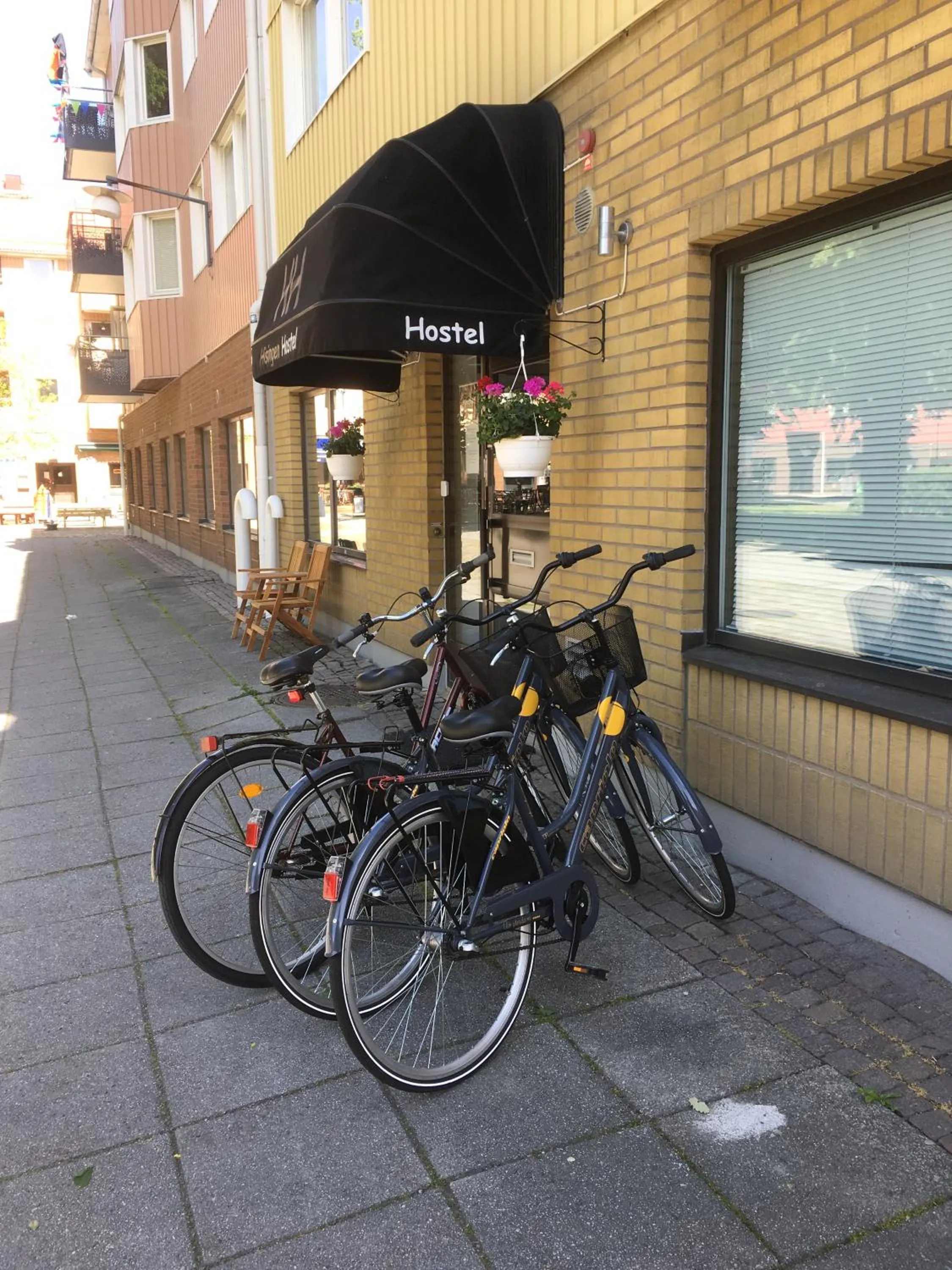 Cycling in Hostel Snoozemore