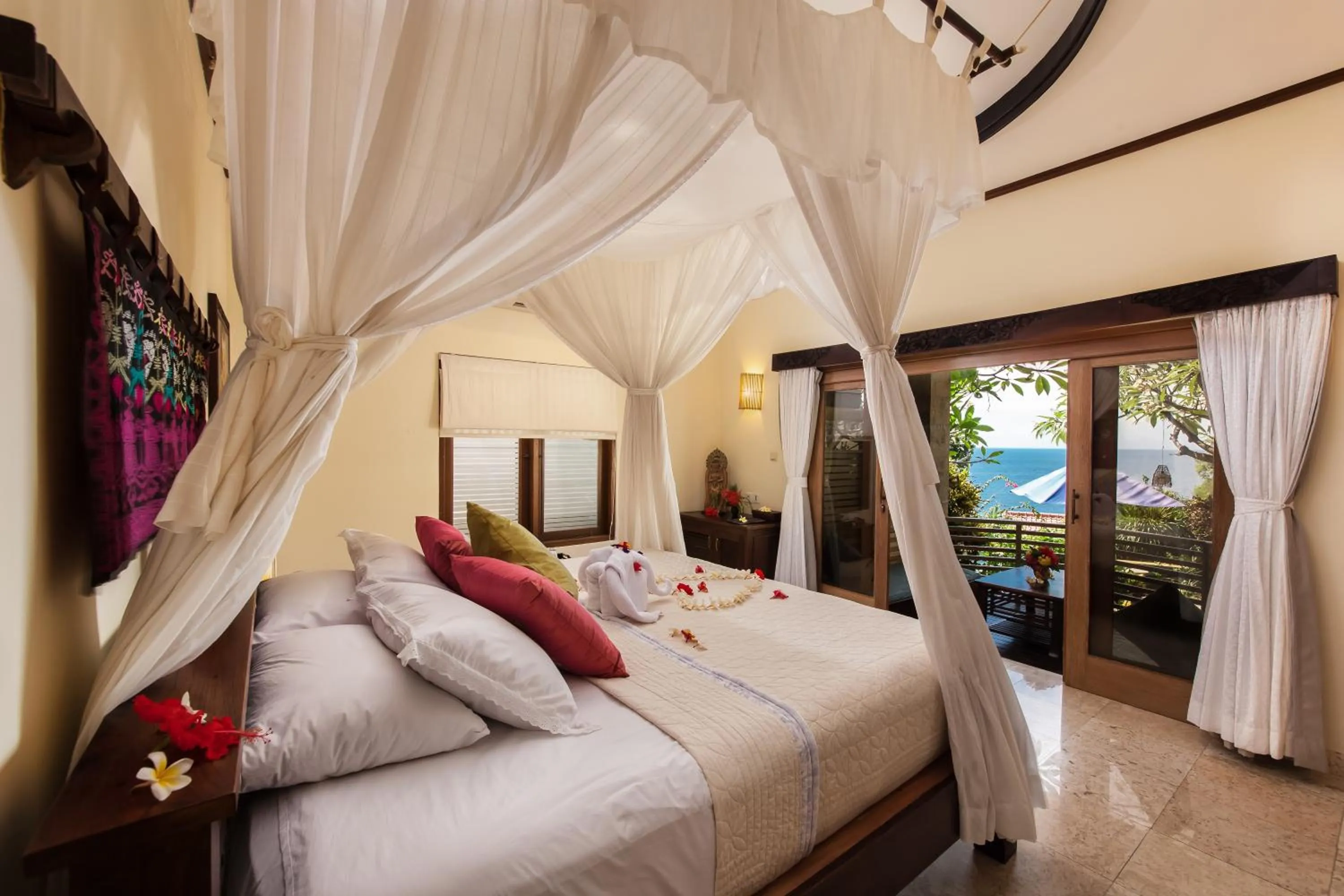 Garden, Bed in Blue Moon Villas Resort