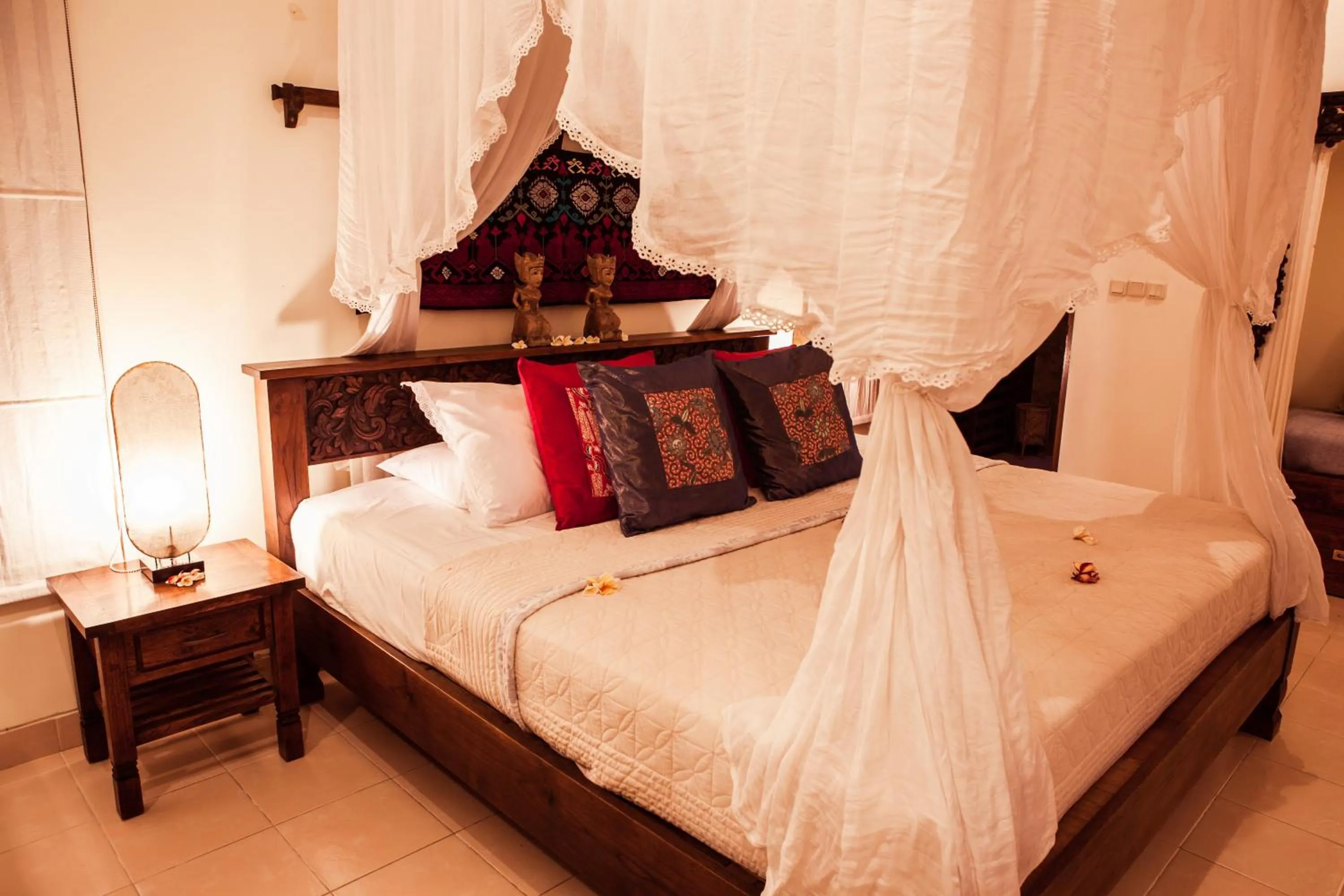 Photo of the whole room, Bed in Blue Moon Villas Resort