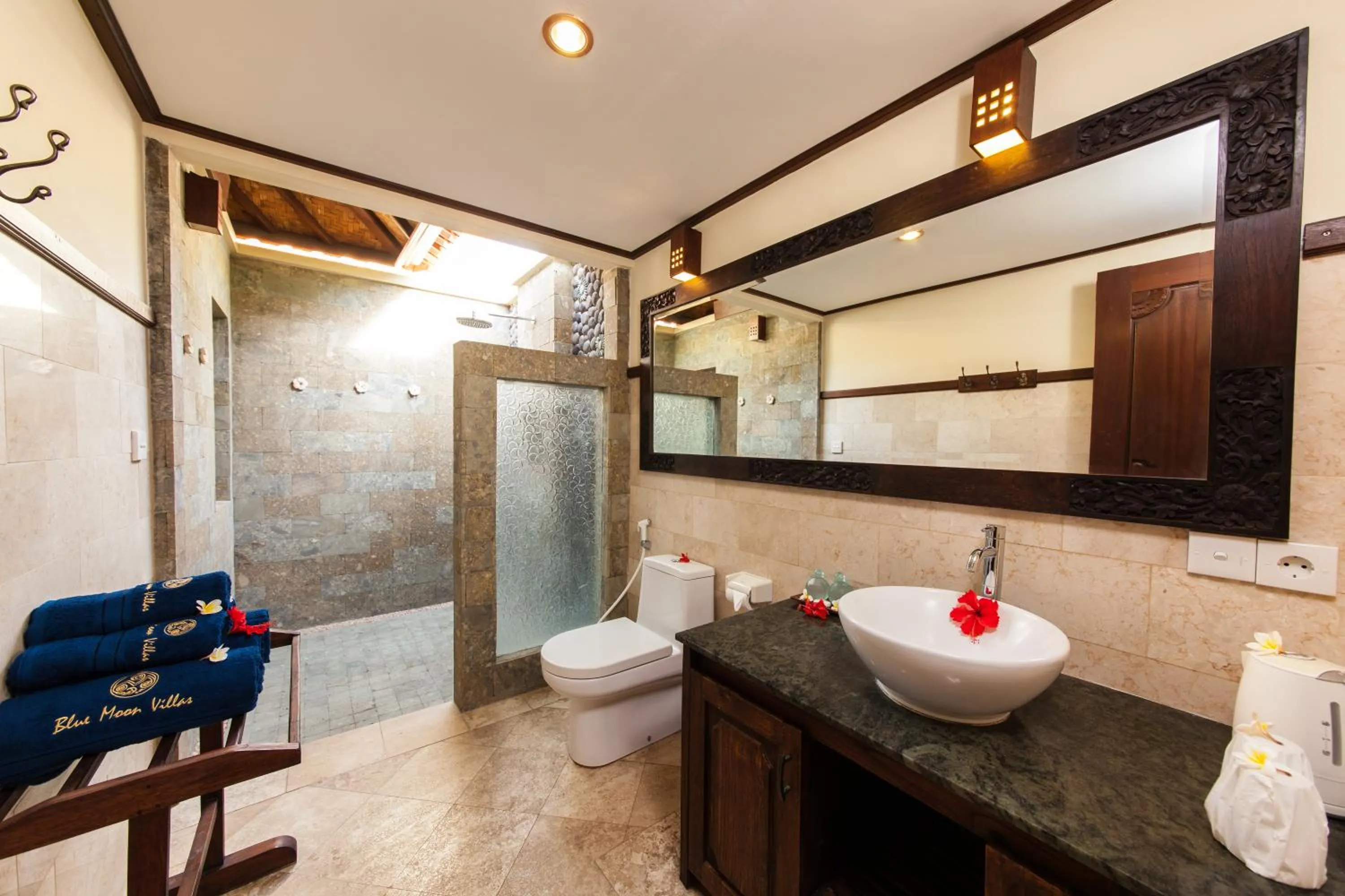 Shower in Blue Moon Villas Resort