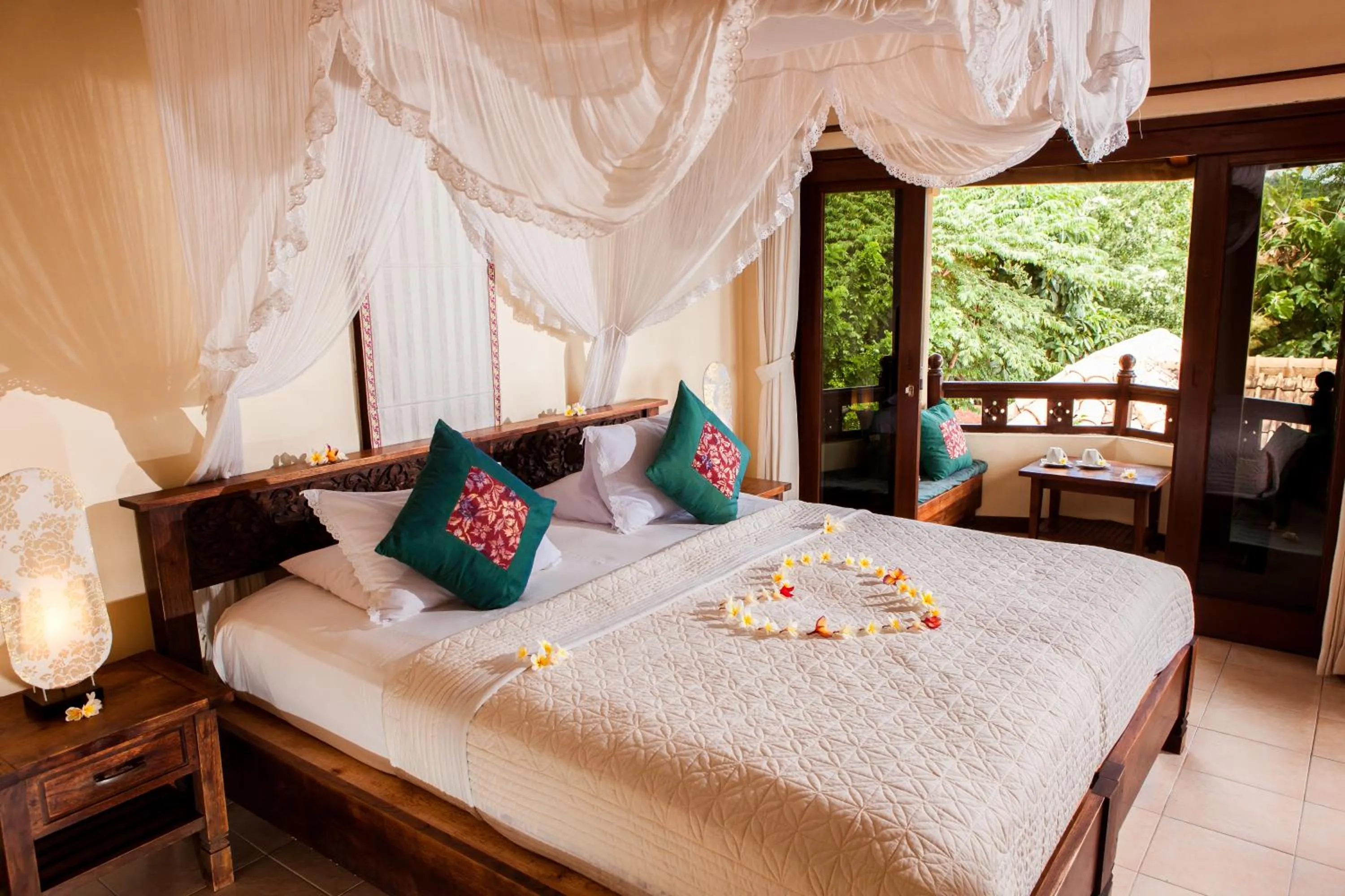 Balcony/Terrace, Bed in Blue Moon Villas Resort