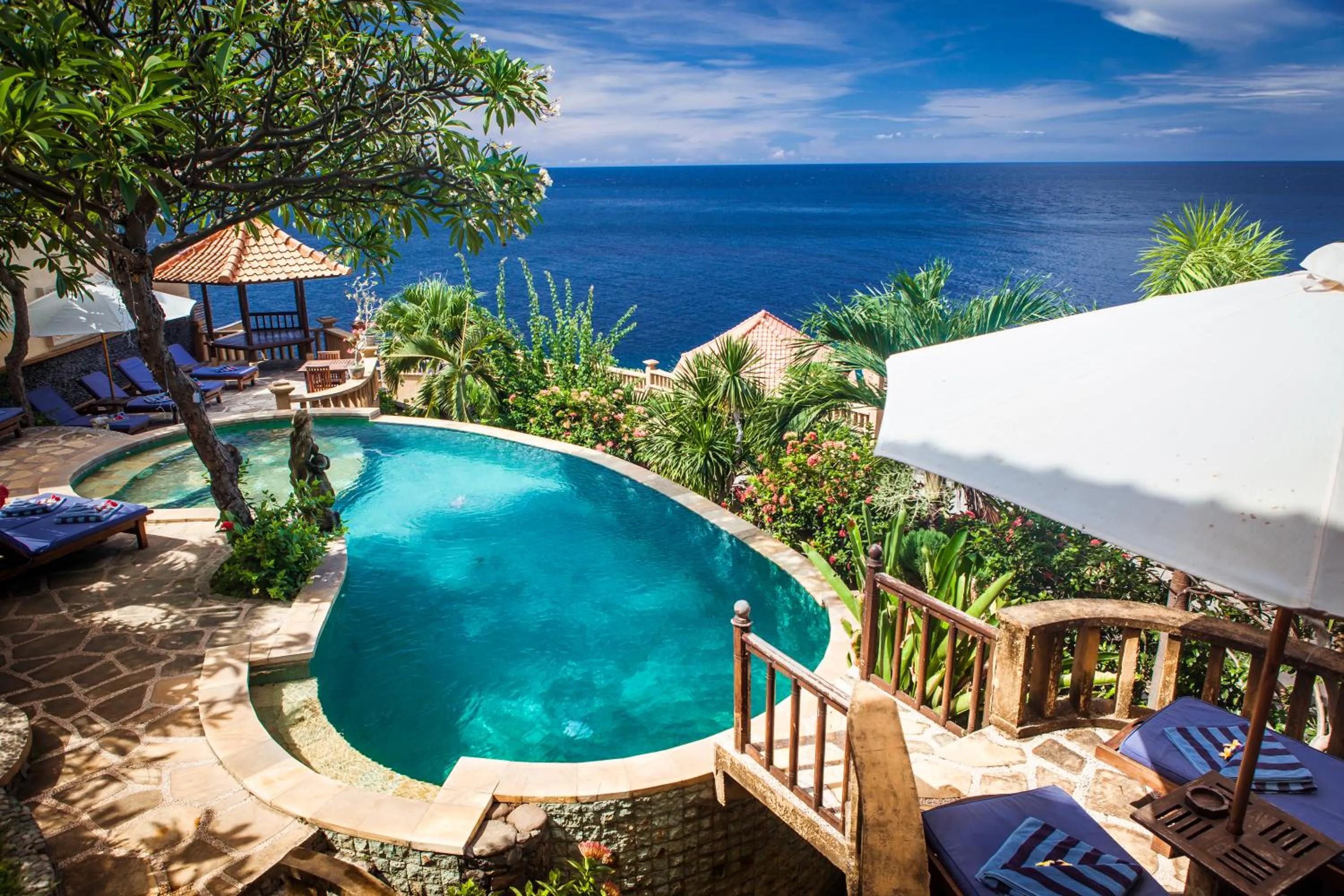 Swimming pool in Blue Moon Villas Resort