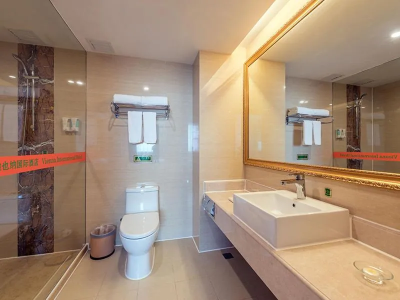 Bathroom in Vienna Hotel Guangzhou Panyu Shiqiao Center Branch