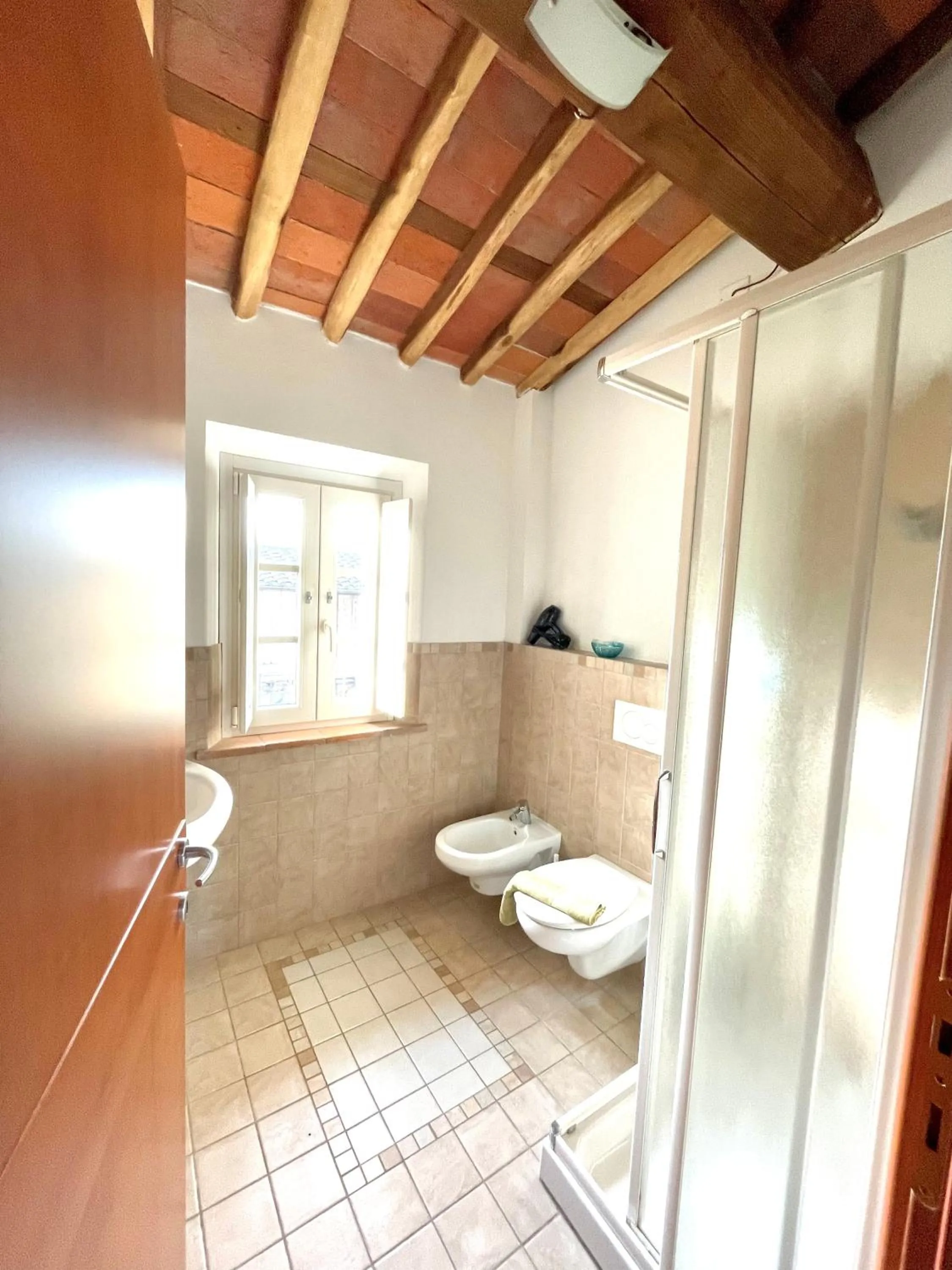 Shower in B&B Alloro