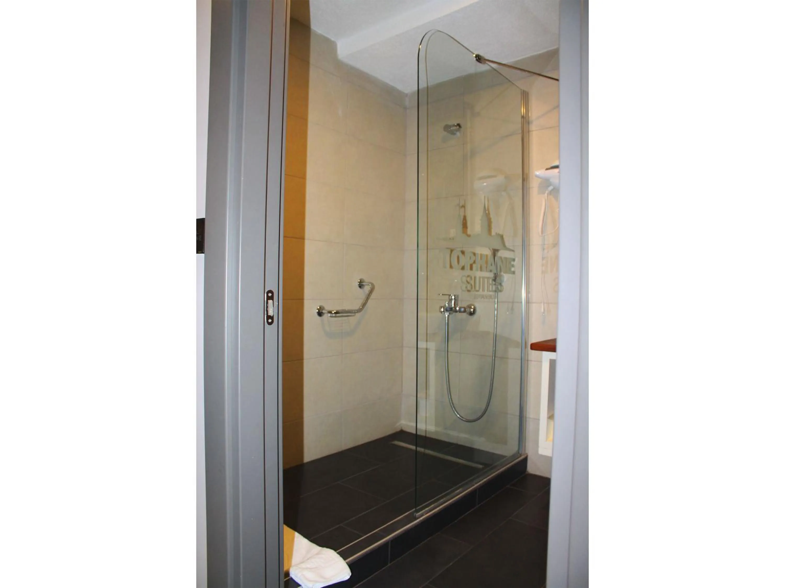Shower in Tophane Suites