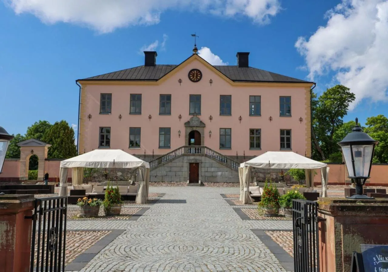 Facade/entrance in Hesselby Slott