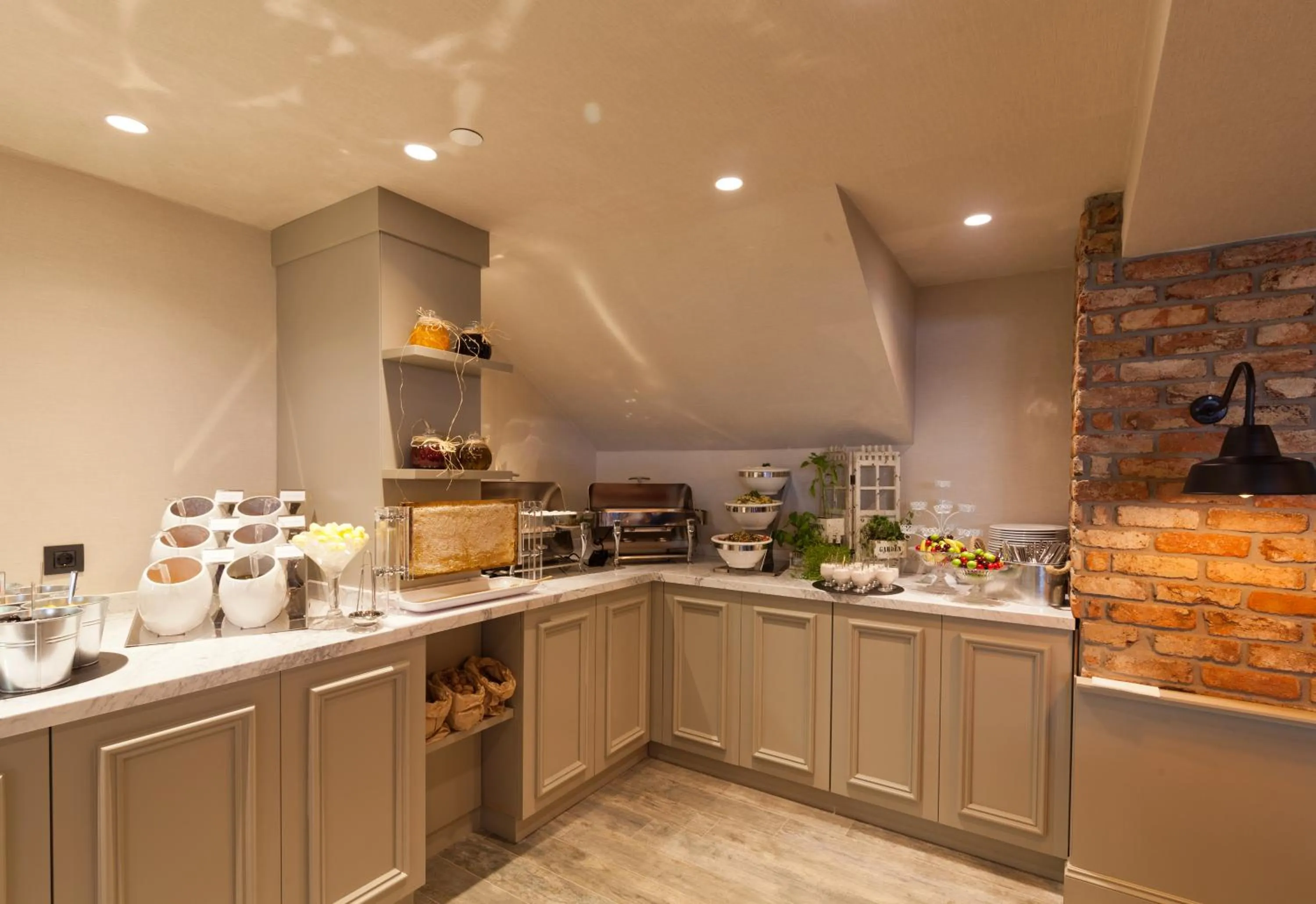 Restaurant/places to eat in Cityloft 81