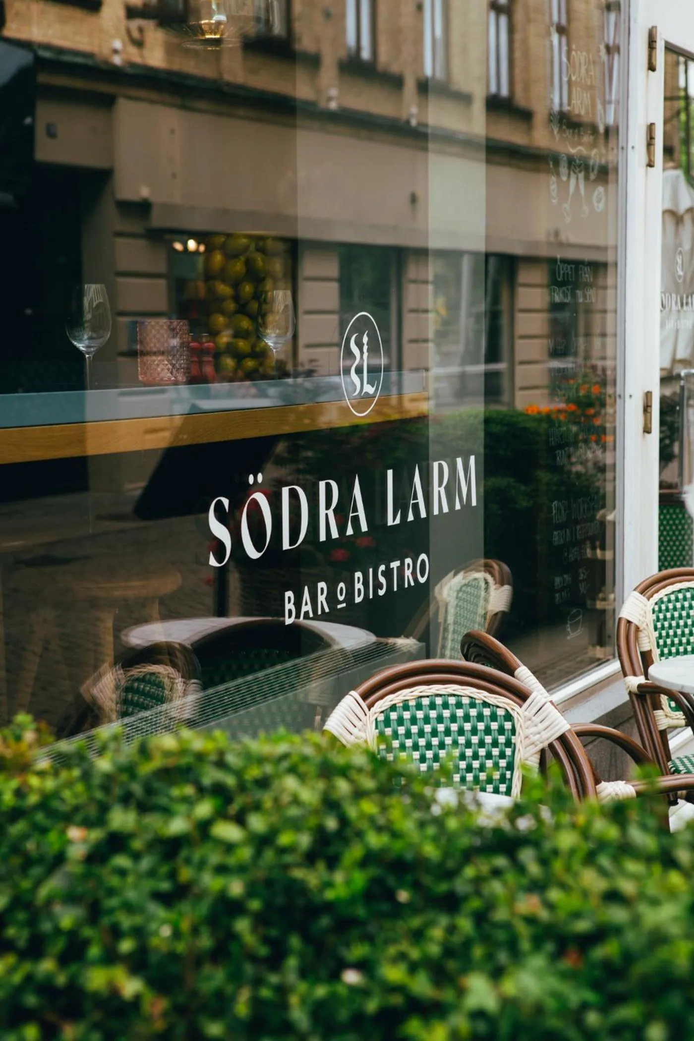 Restaurant/places to eat in Hotel Flora