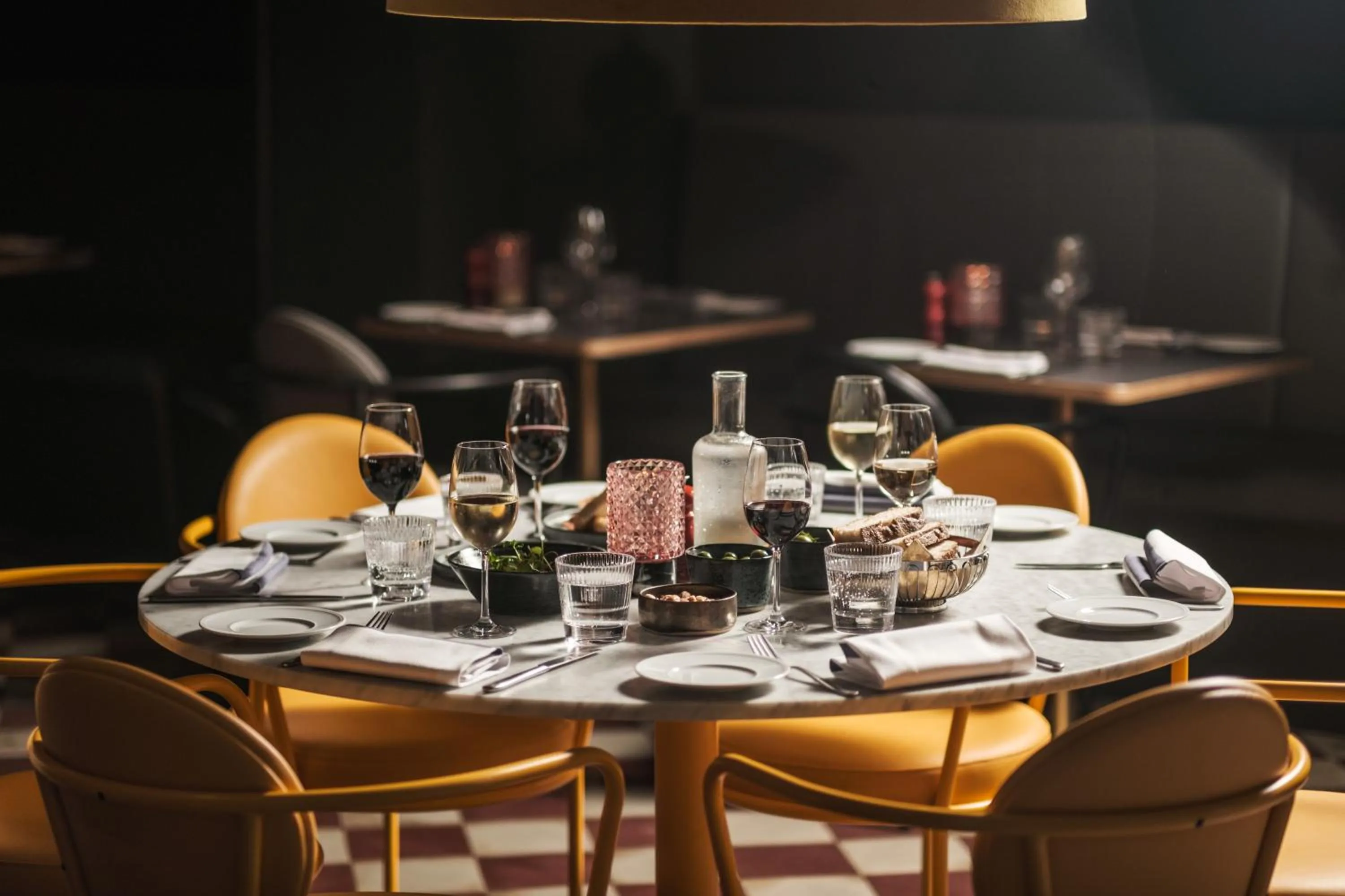 Restaurant/places to eat in Hotel Flora