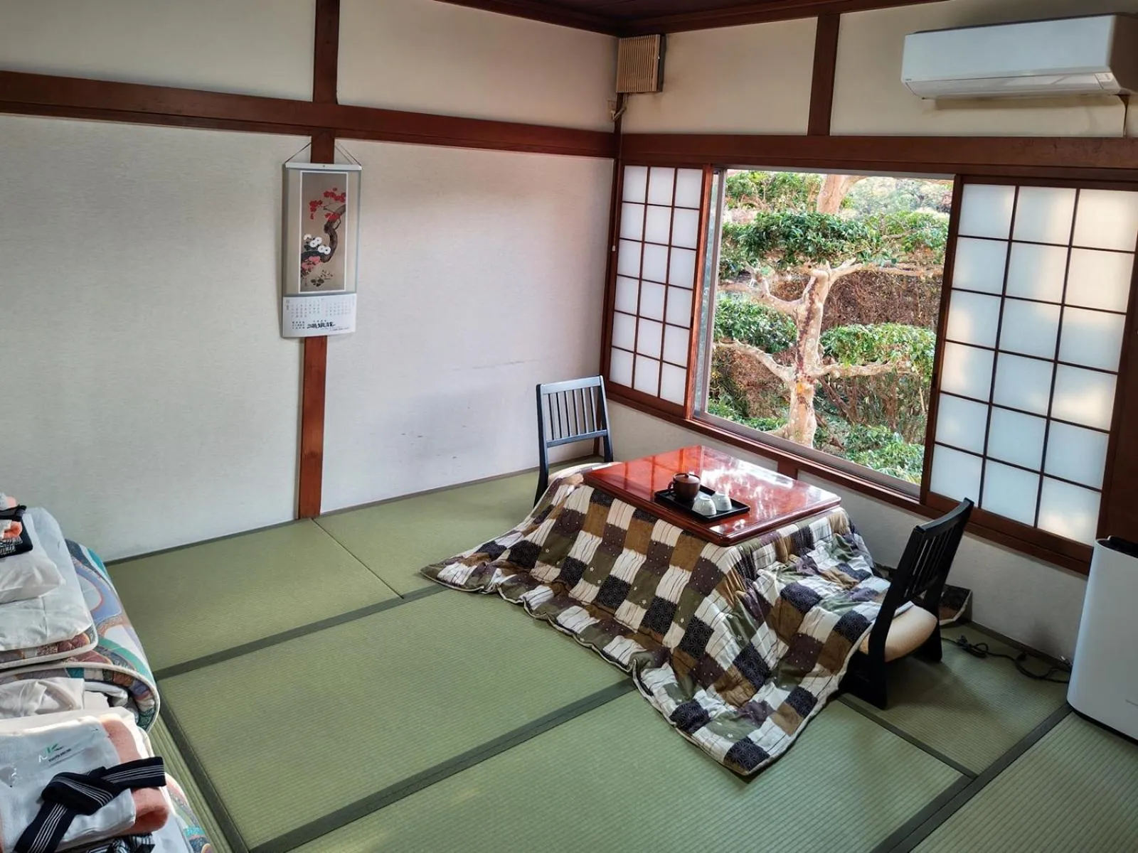Photo of the whole room, Bed in Yusenso