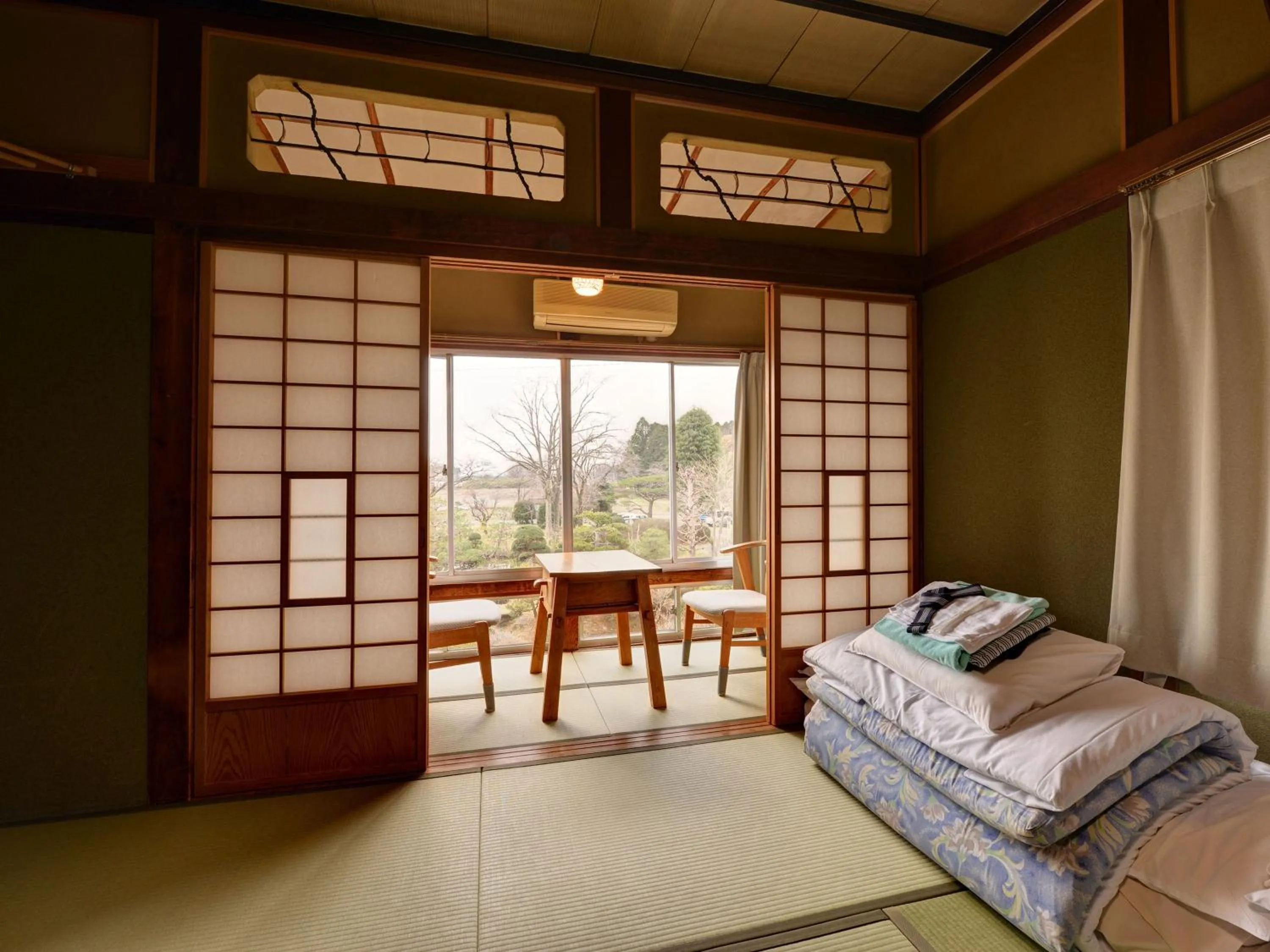 Photo of the whole room, Bed in Yusenso