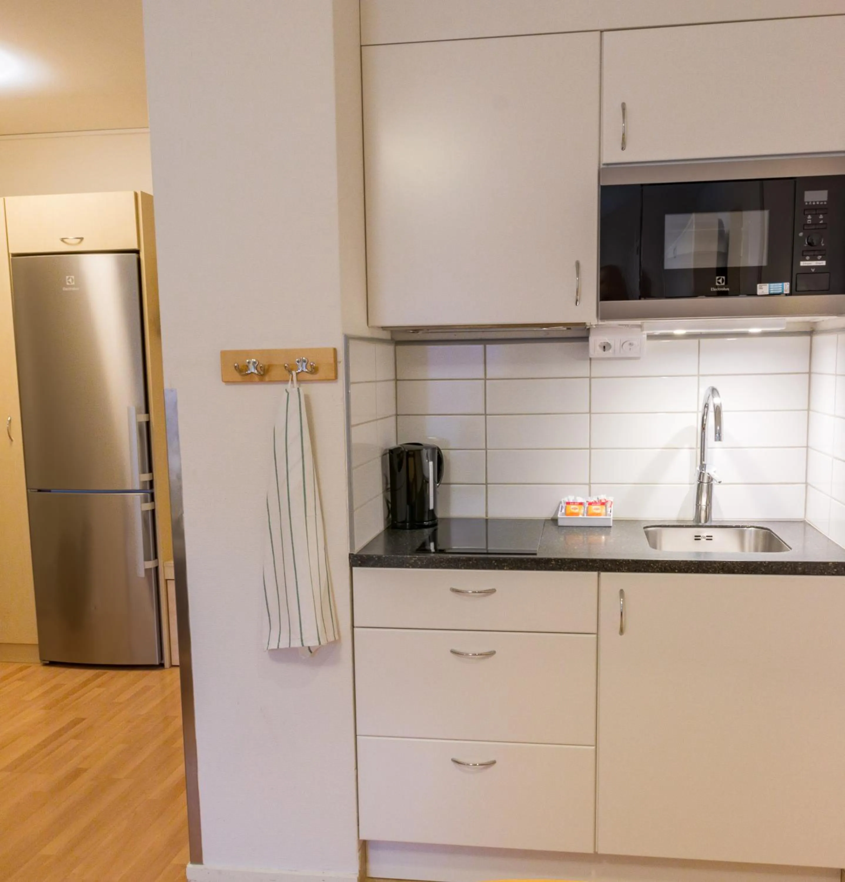 Kitchen or kitchenette in Linköpings Cityhotell och Vandrarhem