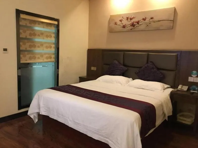 Bed in GreenTree Inn JiangSu NanTong HaiMen Shanghe Plaza Express Hotel