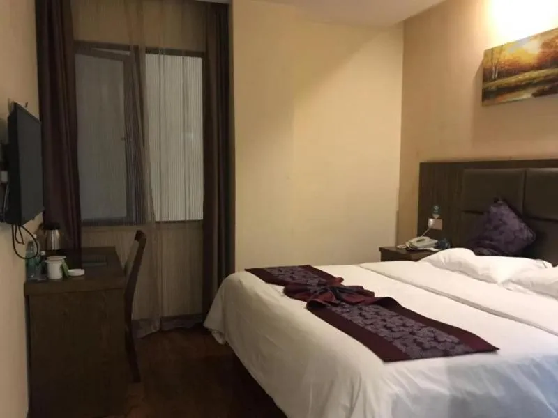 Bed in GreenTree Inn JiangSu NanTong HaiMen Shanghe Plaza Express Hotel