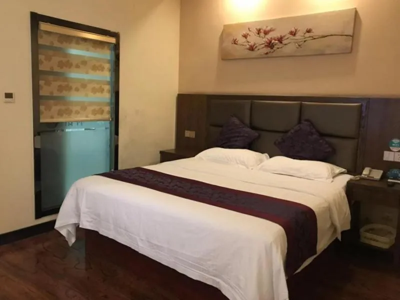 Bed in GreenTree Inn JiangSu NanTong HaiMen Shanghe Plaza Express Hotel