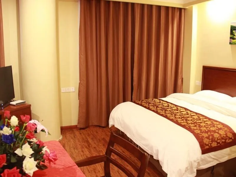 Bed in GreenTree Inn JiangSu Zhenjiang Danyang Wanshan Park Express Hotel